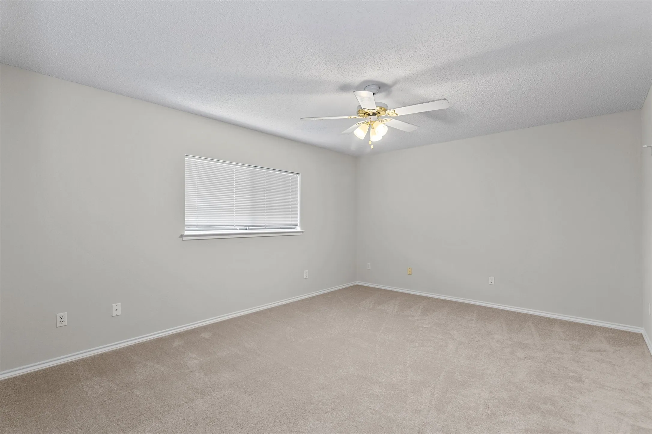 Single Family Residence For Sale in Tarrant County , 2805 Inniswood Circle, Arlington, Texas 76015, 3 Bedroom, 2 Bathroom, Garage spaces, 1,614 Sqft, built in 1993, mls#21360100, Real Estate Agent in Arlington, Homes For Sale in Tarrant county, Homes For Sale in Arlington, Realtor in Arlington Texas, Real Estate Brokerage Independent Realty Texas, Luminita Cordes Realtor
