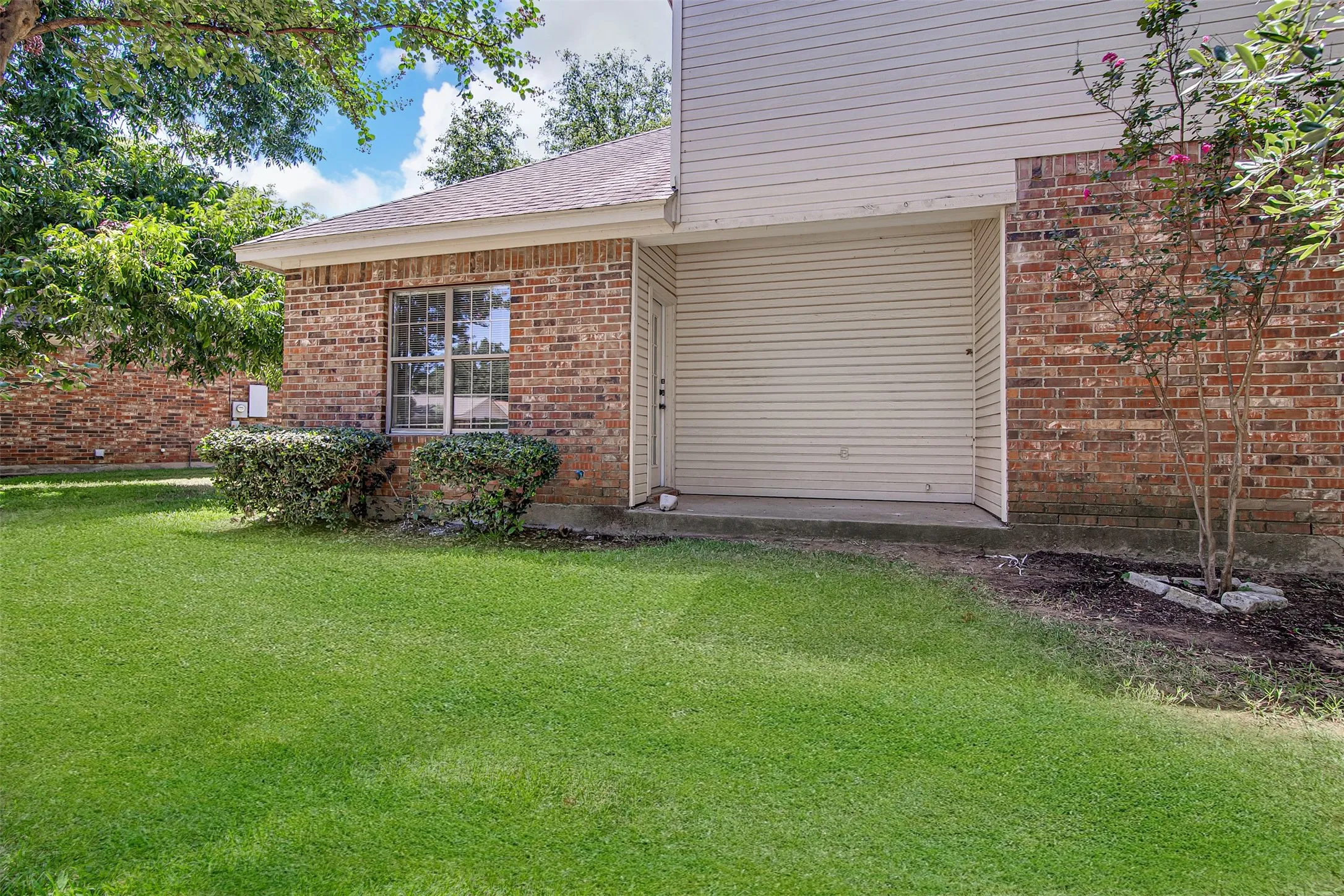 Single Family Residence For Sale in Tarrant County , 2805 Inniswood Circle, Arlington, Texas 76015, 3 Bedroom, 2 Bathroom, Garage spaces, 1,614 Sqft, built in 1993, mls#21360100, Real Estate Agent in Arlington, Homes For Sale in Tarrant county, Homes For Sale in Arlington, Realtor in Arlington Texas, Real Estate Brokerage Independent Realty Texas, Luminita Cordes Realtor