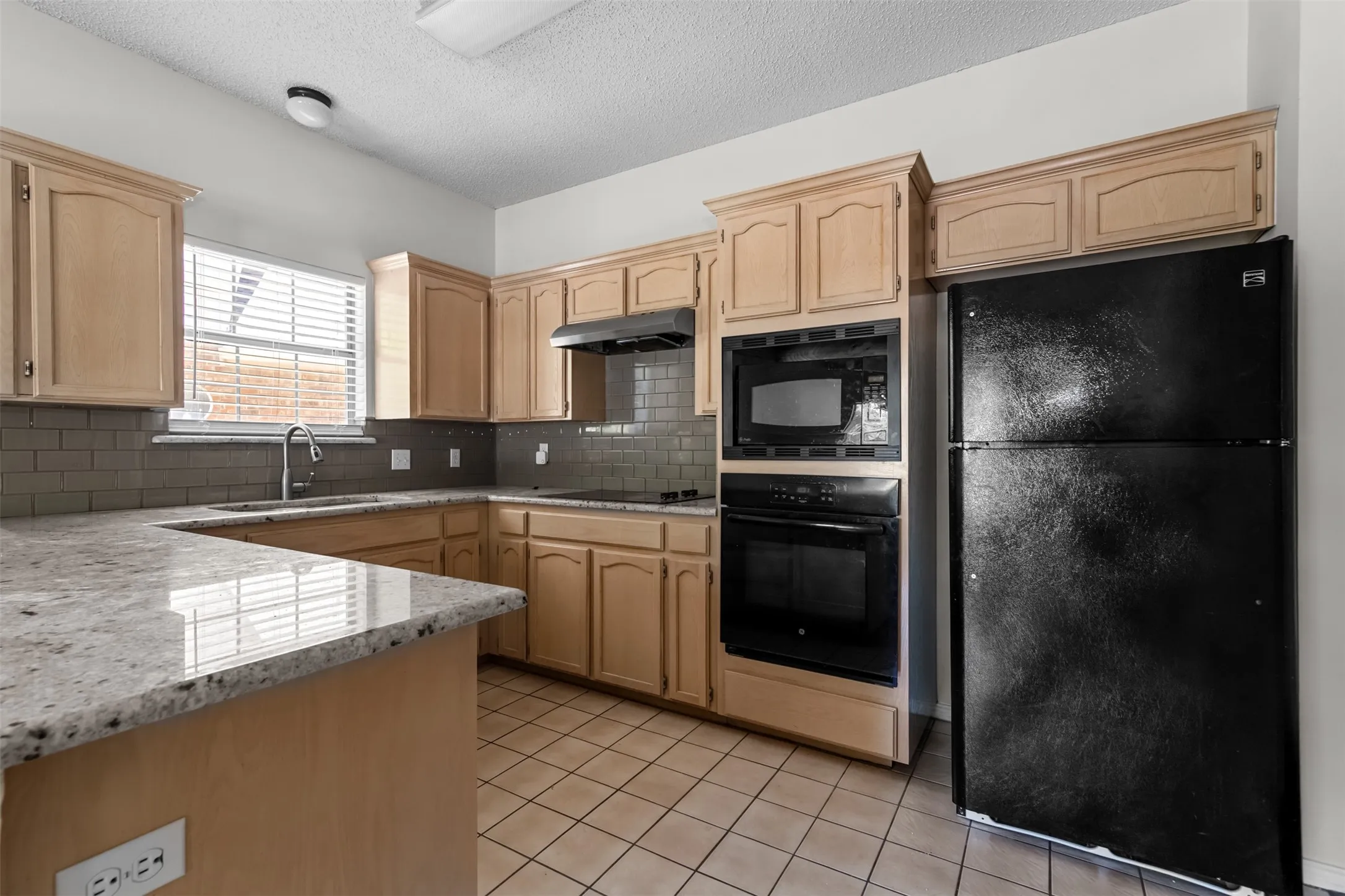 Single Family Residence For Sale in Tarrant County , 2805 Inniswood Circle, Arlington, Texas 76015, 3 Bedroom, 2 Bathroom, Garage spaces, 1,614 Sqft, built in 1993, mls#21360100, Real Estate Agent in Arlington, Homes For Sale in Tarrant county, Homes For Sale in Arlington, Realtor in Arlington Texas, Real Estate Brokerage Independent Realty Texas, Luminita Cordes Realtor