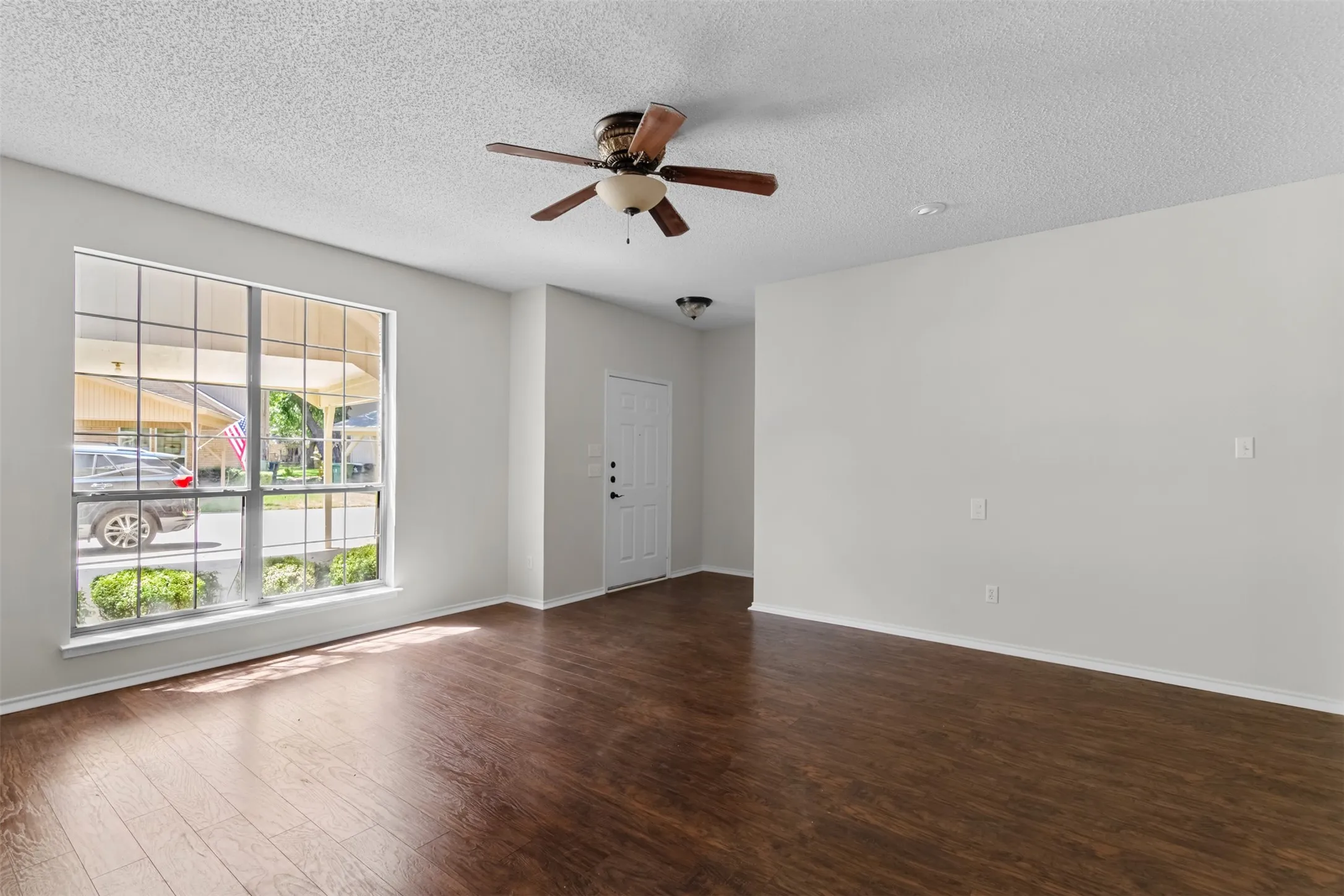 Single Family Residence For Sale in Tarrant County , 2805 Inniswood Circle, Arlington, Texas 76015, 3 Bedroom, 2 Bathroom, Garage spaces, 1,614 Sqft, built in 1993, mls#21360100, Real Estate Agent in Arlington, Homes For Sale in Tarrant county, Homes For Sale in Arlington, Realtor in Arlington Texas, Real Estate Brokerage Independent Realty Texas, Luminita Cordes Realtor