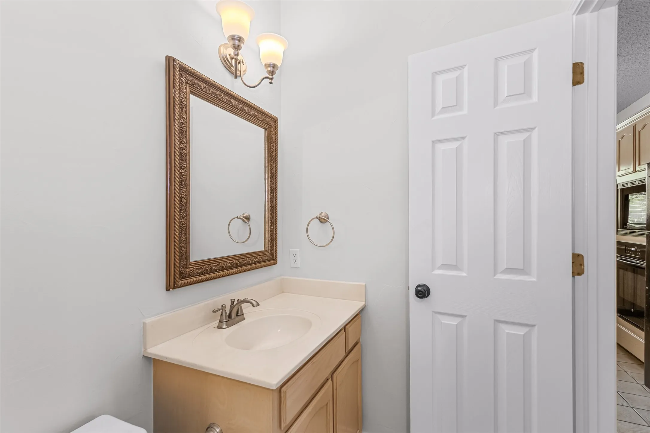 Single Family Residence For Sale in Tarrant County , 2805 Inniswood Circle, Arlington, Texas 76015, 3 Bedroom, 2 Bathroom, Garage spaces, 1,614 Sqft, built in 1993, mls#21360100, Real Estate Agent in Arlington, Homes For Sale in Tarrant county, Homes For Sale in Arlington, Realtor in Arlington Texas, Real Estate Brokerage Independent Realty Texas, Luminita Cordes Realtor