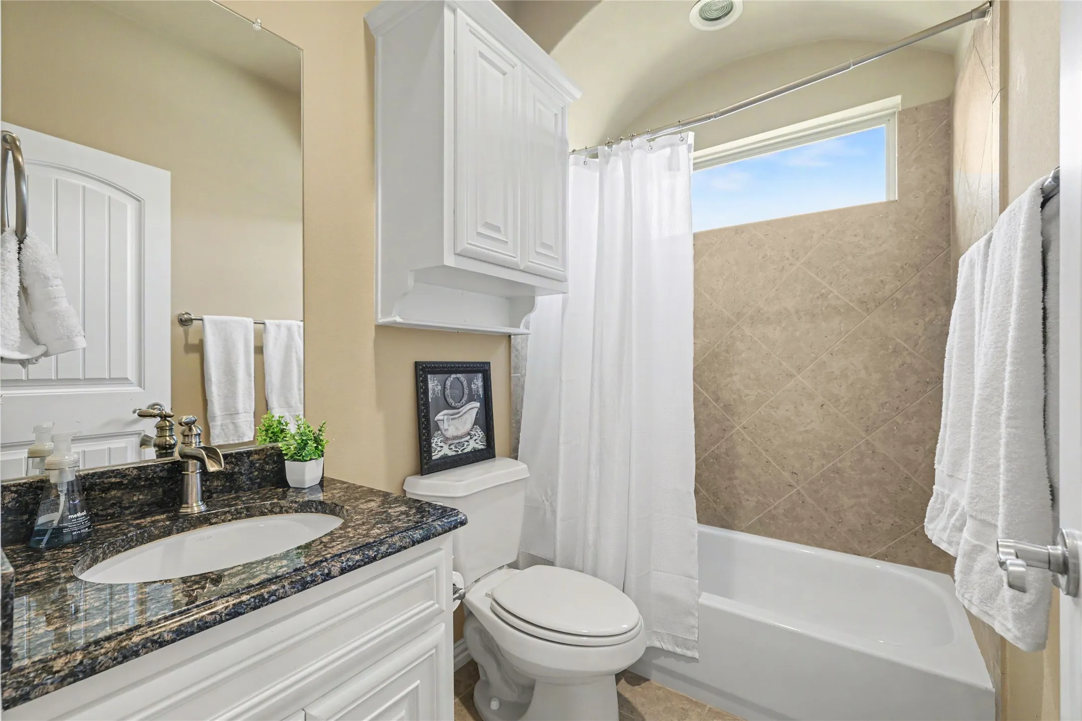 Single Family Residence For Sale in Denton County , 7912 Inverness, The Colony, Texas 75056, 4 Bedroom, 5 Bathroom, 3 Garage spaces, 4,561 Sqft, built in 2008, mls#21357834, Real Estate Agent in The Colony, Homes For Sale in Denton county, Homes For Sale in The Colony, Realtor in The Colony Texas, Real Estate Brokerage Independent Realty Texas, Luminita Cordes Realtor