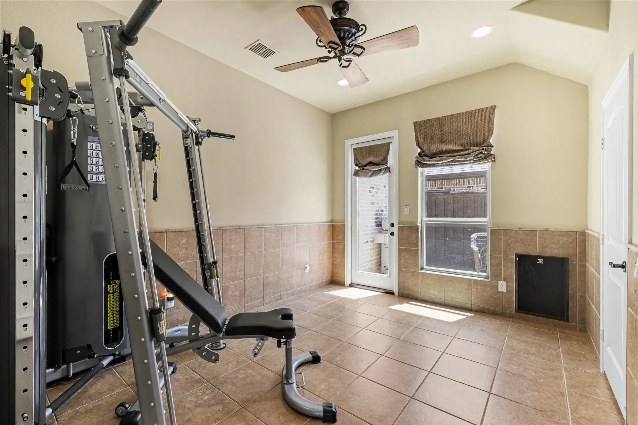 Single Family Residence For Sale in Denton County , 7912 Inverness, The Colony, Texas 75056, 4 Bedroom, 5 Bathroom, 3 Garage spaces, 4,561 Sqft, built in 2008, mls#21357834, Real Estate Agent in The Colony, Homes For Sale in Denton county, Homes For Sale in The Colony, Realtor in The Colony Texas, Real Estate Brokerage Independent Realty Texas, Luminita Cordes Realtor