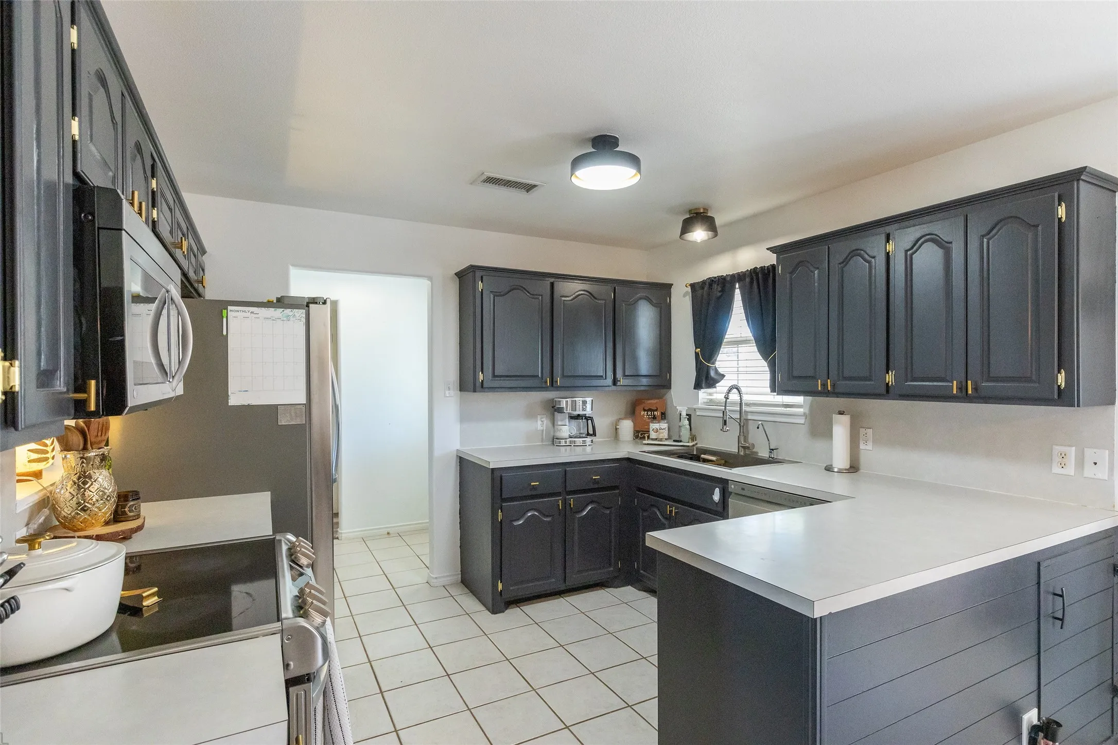 Single Family Residence For Sale in Taylor County , 4450 Cole Drive, Abilene, Texas 79606, 3 Bedroom, 2 Bathroom, 2 Garage spaces, 1,616 Sqft, built in 1998, mls#21358834, Real Estate Agent in Abilene, Homes For Sale in Taylor county, Homes For Sale in Abilene, Realtor in Abilene Texas, Real Estate Brokerage Independent Realty Texas, Luminita Cordes Realtor