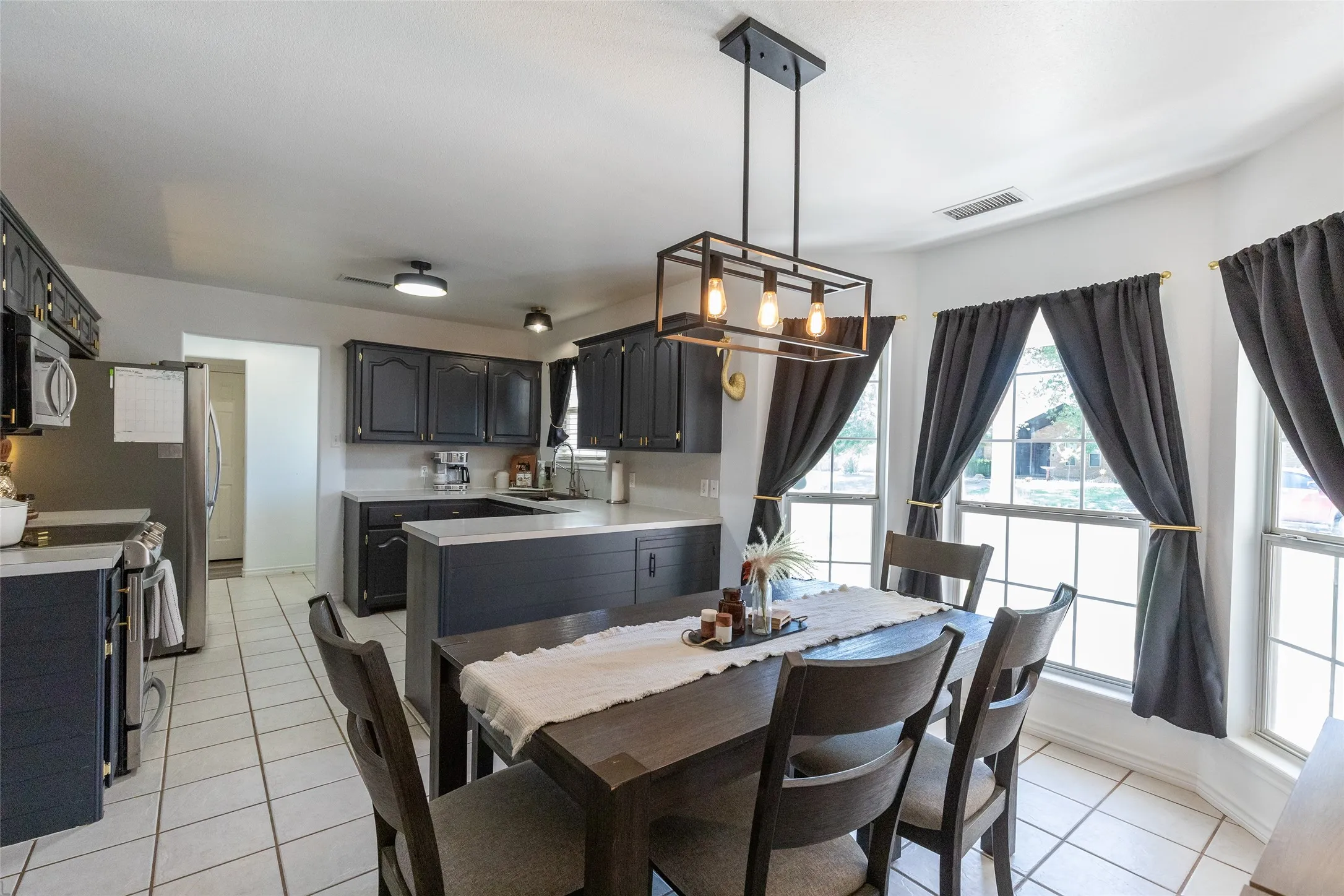 Single Family Residence For Sale in Taylor County , 4450 Cole Drive, Abilene, Texas 79606, 3 Bedroom, 2 Bathroom, 2 Garage spaces, 1,616 Sqft, built in 1998, mls#21358834, Real Estate Agent in Abilene, Homes For Sale in Taylor county, Homes For Sale in Abilene, Realtor in Abilene Texas, Real Estate Brokerage Independent Realty Texas, Luminita Cordes Realtor