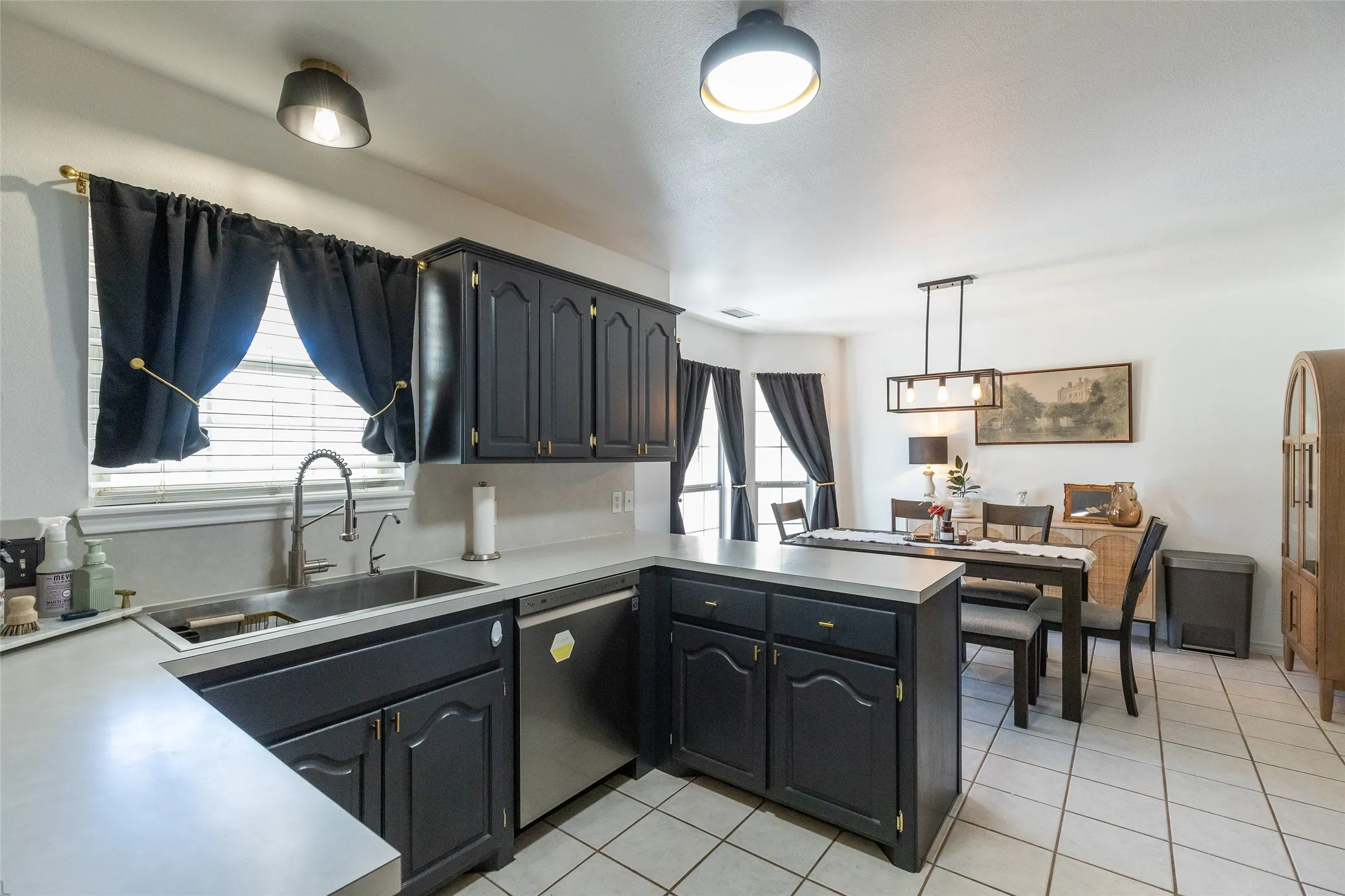 Single Family Residence For Sale in Taylor County , 4450 Cole Drive, Abilene, Texas 79606, 3 Bedroom, 2 Bathroom, 2 Garage spaces, 1,616 Sqft, built in 1998, mls#21358834, Real Estate Agent in Abilene, Homes For Sale in Taylor county, Homes For Sale in Abilene, Realtor in Abilene Texas, Real Estate Brokerage Independent Realty Texas, Luminita Cordes Realtor