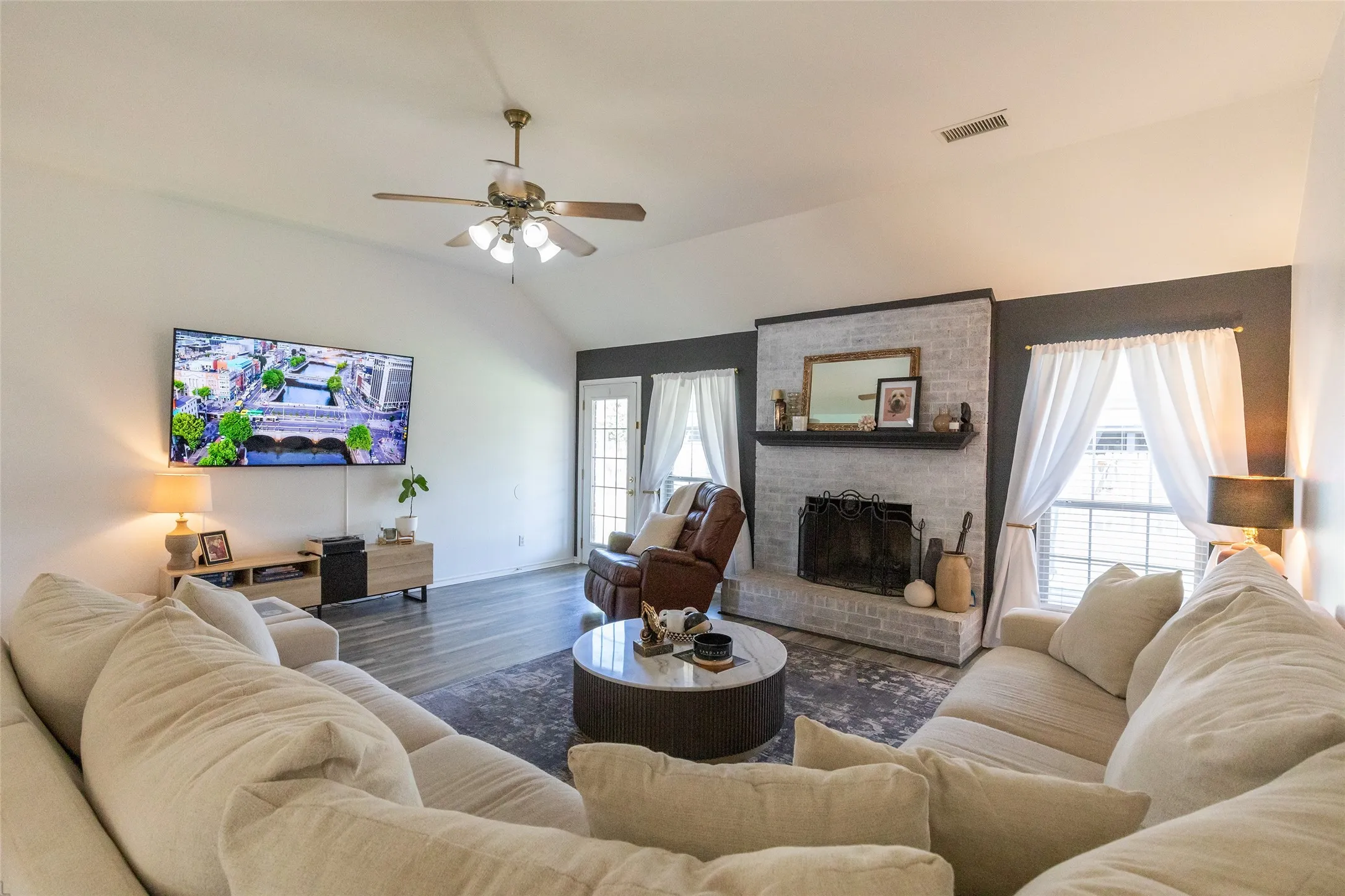 Single Family Residence For Sale in Taylor County , 4450 Cole Drive, Abilene, Texas 79606, 3 Bedroom, 2 Bathroom, 2 Garage spaces, 1,616 Sqft, built in 1998, mls#21358834, Real Estate Agent in Abilene, Homes For Sale in Taylor county, Homes For Sale in Abilene, Realtor in Abilene Texas, Real Estate Brokerage Independent Realty Texas, Luminita Cordes Realtor