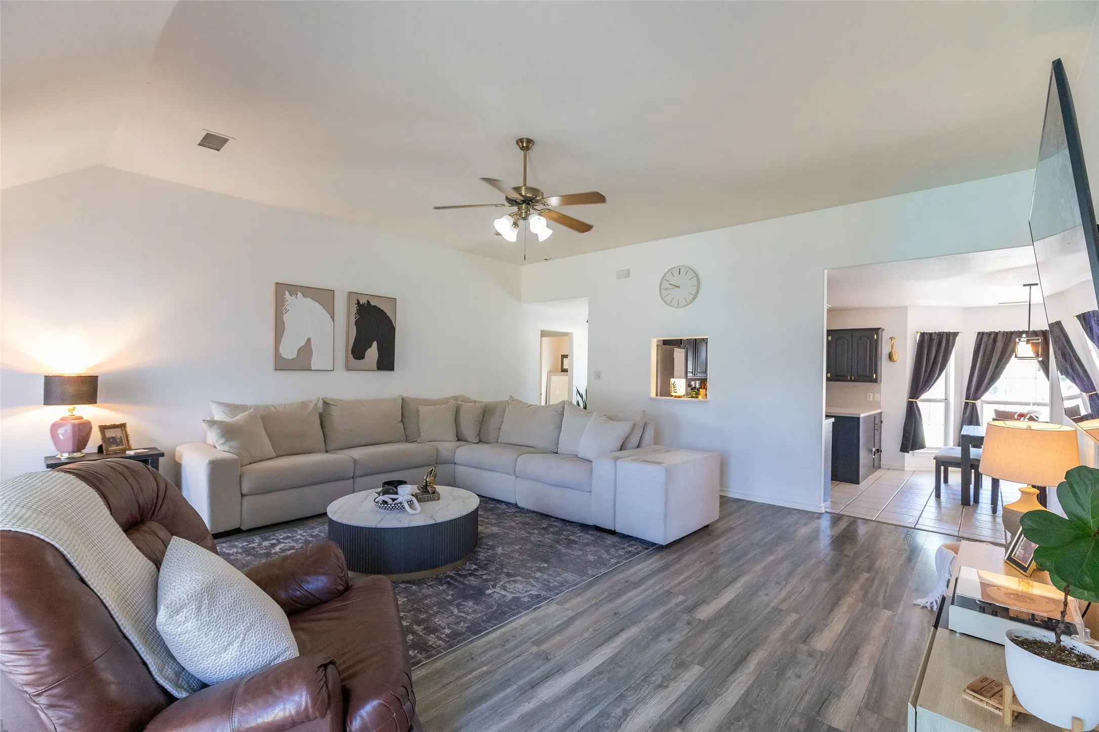 Single Family Residence For Sale in Taylor County , 4450 Cole Drive, Abilene, Texas 79606, 3 Bedroom, 2 Bathroom, 2 Garage spaces, 1,616 Sqft, built in 1998, mls#21358834, Real Estate Agent in Abilene, Homes For Sale in Taylor county, Homes For Sale in Abilene, Realtor in Abilene Texas, Real Estate Brokerage Independent Realty Texas, Luminita Cordes Realtor