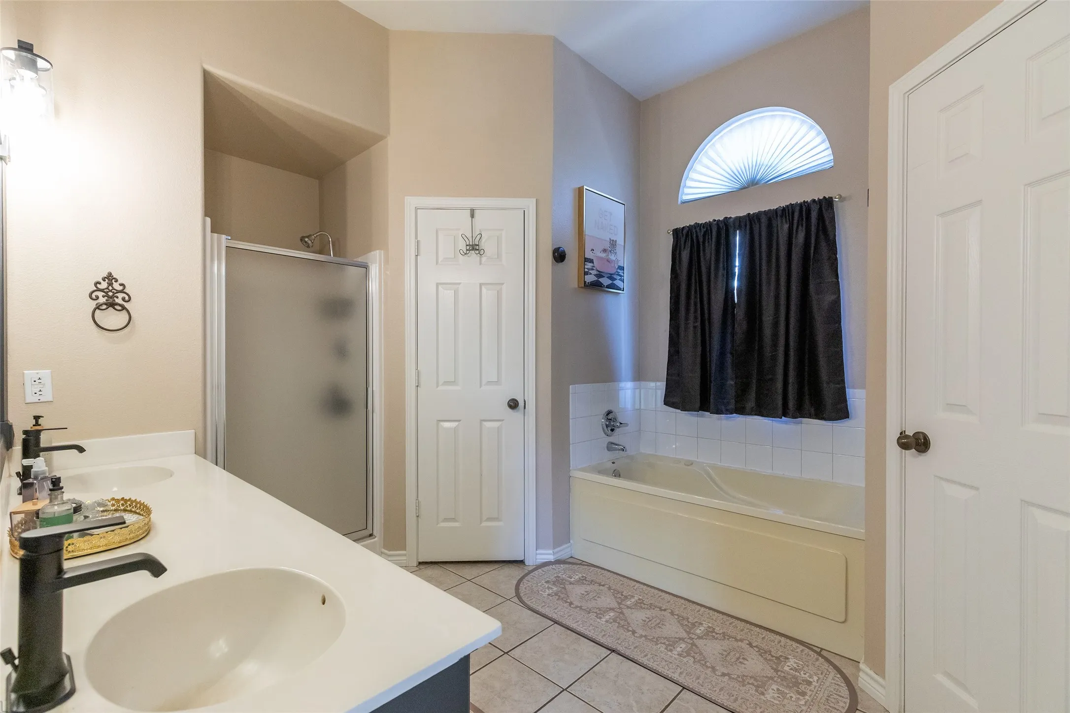 Single Family Residence For Sale in Taylor County , 4450 Cole Drive, Abilene, Texas 79606, 3 Bedroom, 2 Bathroom, 2 Garage spaces, 1,616 Sqft, built in 1998, mls#21358834, Real Estate Agent in Abilene, Homes For Sale in Taylor county, Homes For Sale in Abilene, Realtor in Abilene Texas, Real Estate Brokerage Independent Realty Texas, Luminita Cordes Realtor