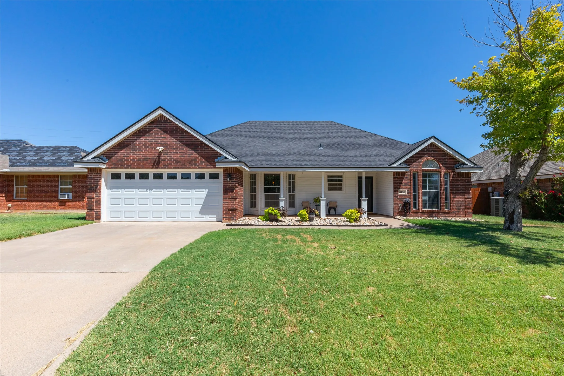 Single Family Residence For Sale in Taylor County , 4450 Cole Drive, Abilene, Texas 79606, 3 Bedroom, 2 Bathroom, 2 Garage spaces, 1,616 Sqft, built in 1998, mls#21358834, Real Estate Agent in Abilene, Homes For Sale in Taylor county, Homes For Sale in Abilene, Realtor in Abilene Texas, Real Estate Brokerage Independent Realty Texas, Luminita Cordes Realtor