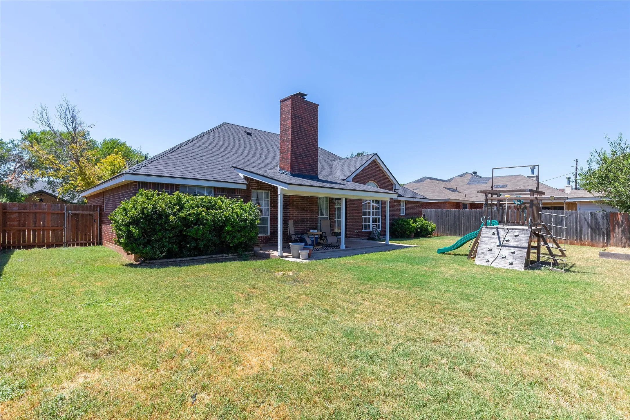 Single Family Residence For Sale in Taylor County , 4450 Cole Drive, Abilene, Texas 79606, 3 Bedroom, 2 Bathroom, 2 Garage spaces, 1,616 Sqft, built in 1998, mls#21358834, Real Estate Agent in Abilene, Homes For Sale in Taylor county, Homes For Sale in Abilene, Realtor in Abilene Texas, Real Estate Brokerage Independent Realty Texas, Luminita Cordes Realtor