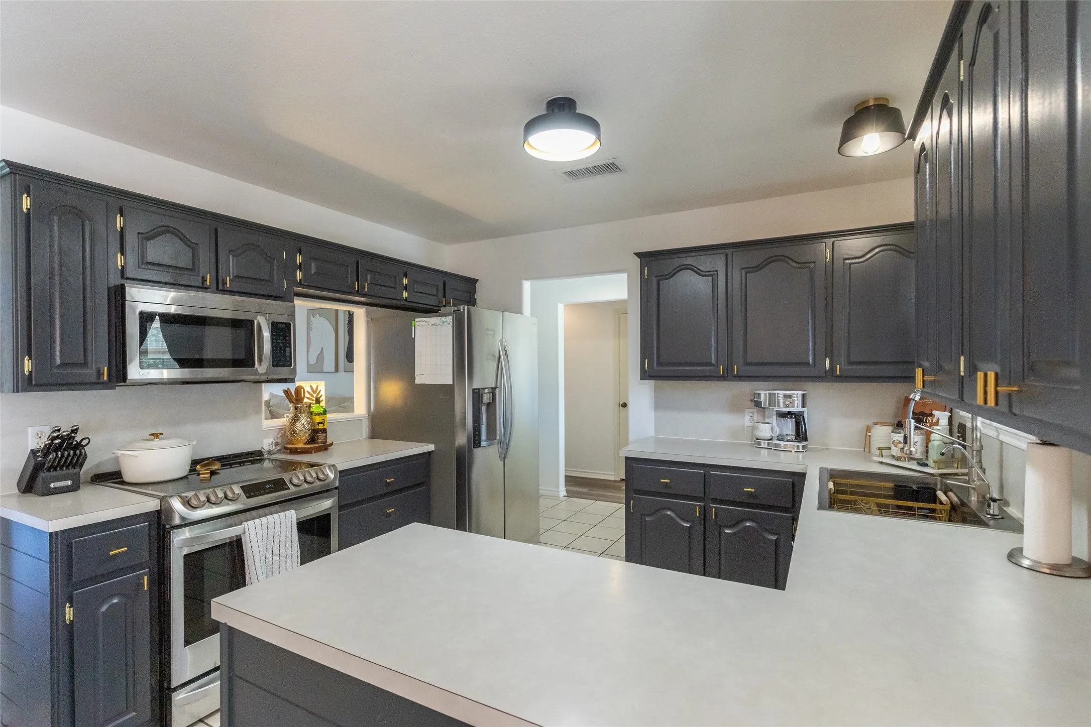 Single Family Residence For Sale in Taylor County , 4450 Cole Drive, Abilene, Texas 79606, 3 Bedroom, 2 Bathroom, 2 Garage spaces, 1,616 Sqft, built in 1998, mls#21358834, Real Estate Agent in Abilene, Homes For Sale in Taylor county, Homes For Sale in Abilene, Realtor in Abilene Texas, Real Estate Brokerage Independent Realty Texas, Luminita Cordes Realtor
