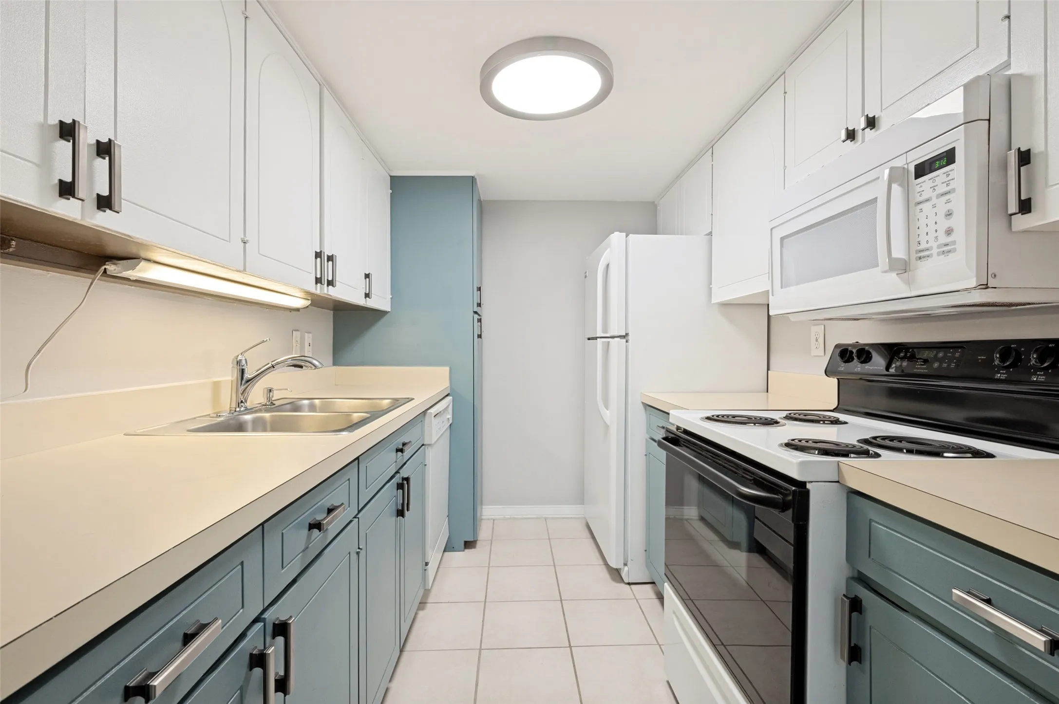 Cute kitchen and the refrigerator stays!