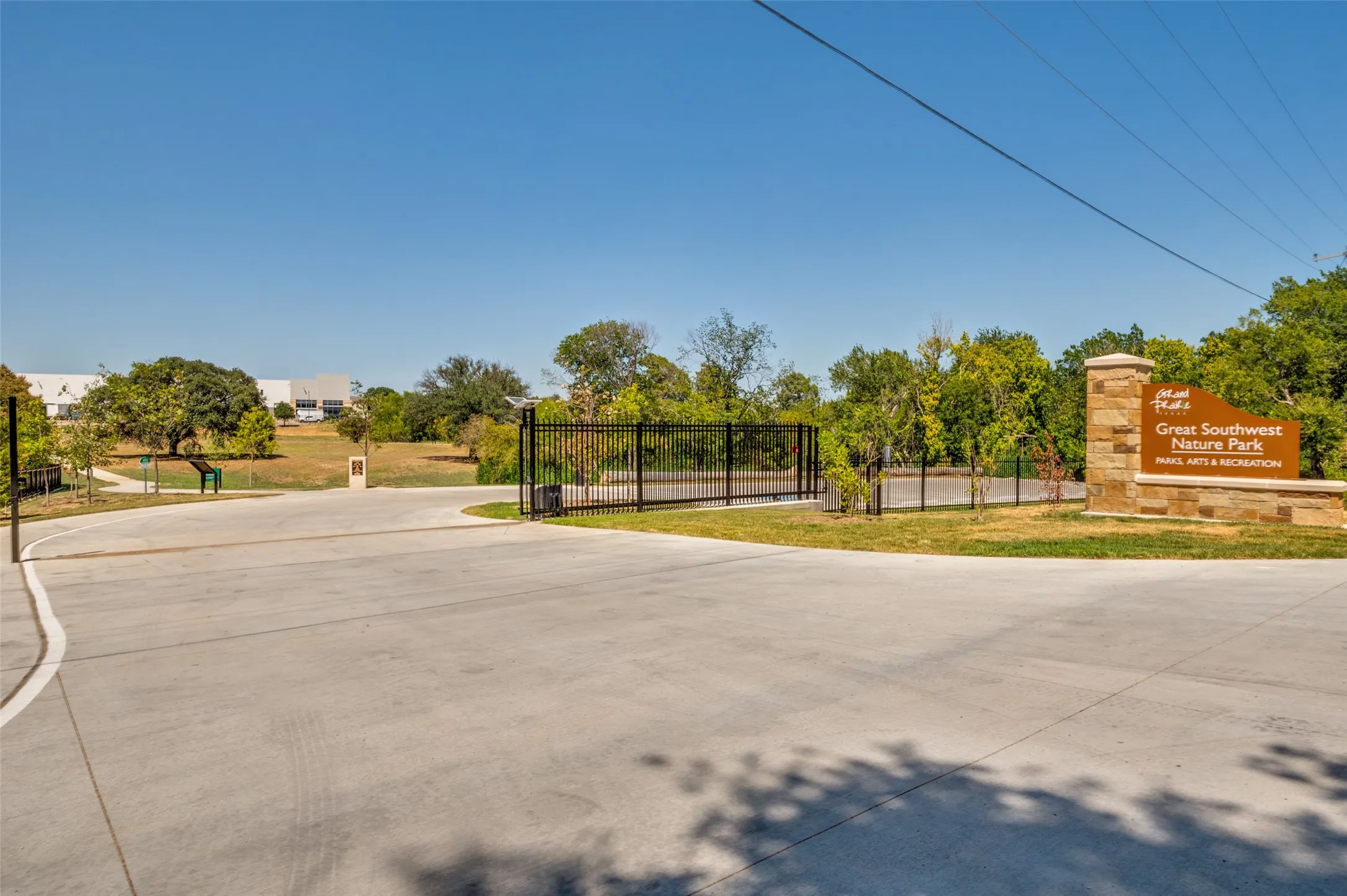 Condominium For Sale in Tarrant County , 524 E Avenue J C, Grand Prairie, Texas 75050, 1 Bedroom, 1 Bathroom, Garage spaces, 752 Sqft, built in 1968, mls#21354651, Real Estate Agent in Grand Prairie, Homes For Sale in Tarrant county, Homes For Sale in Grand Prairie, Realtor in Grand Prairie Texas, Real Estate Brokerage Independent Realty Texas, Luminita Cordes Realtor