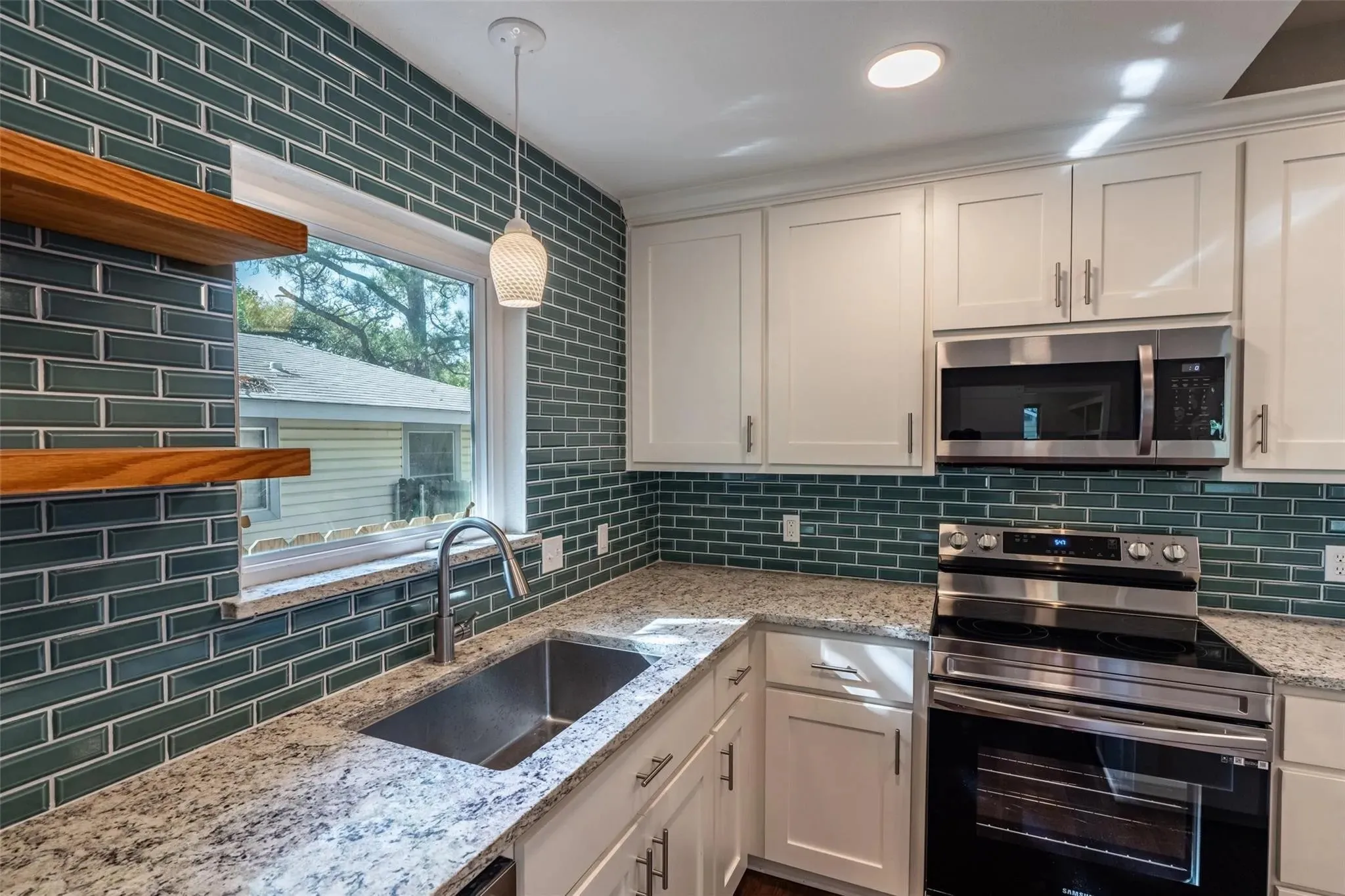 Single Family Residence For Rent in Hunt County , 3105 Mitchell Street, Greenville, Texas 75402, 4 Bedroom, 2 Bathroom, Garage spaces, 1,594 Sqft, built in 1975, mls#21352823, Real Estate Agent in Greenville, Homes For Rent in Hunt county, Homes For Rent in Greenville, Realtor in Greenville Texas, Real Estate Brokerage Independent Realty Texas, Luminita Cordes Realtor
