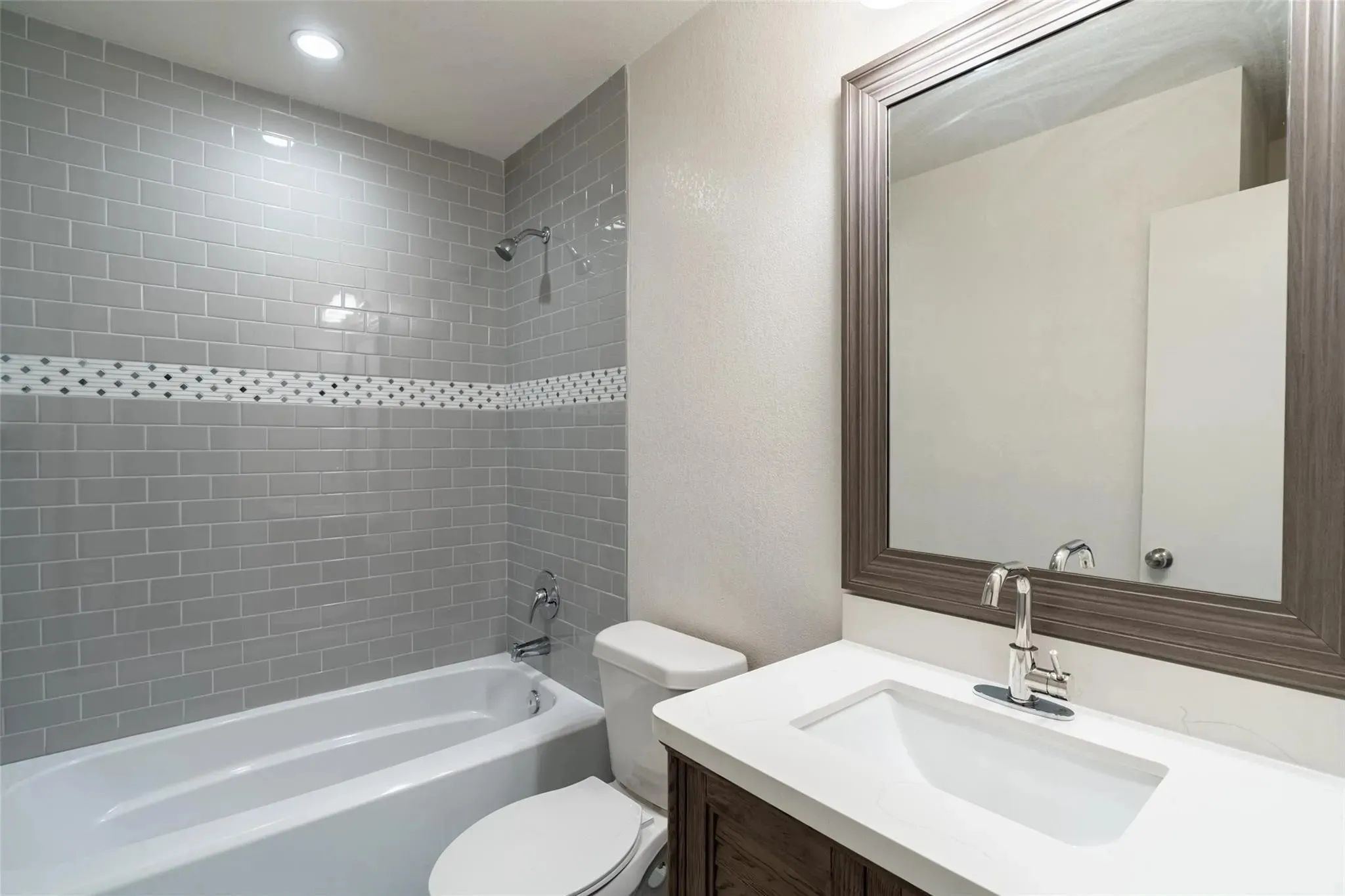 Single Family Residence For Rent in Hunt County , 3105 Mitchell Street, Greenville, Texas 75402, 4 Bedroom, 2 Bathroom, Garage spaces, 1,594 Sqft, built in 1975, mls#21352823, Real Estate Agent in Greenville, Homes For Rent in Hunt county, Homes For Rent in Greenville, Realtor in Greenville Texas, Real Estate Brokerage Independent Realty Texas, Luminita Cordes Realtor
