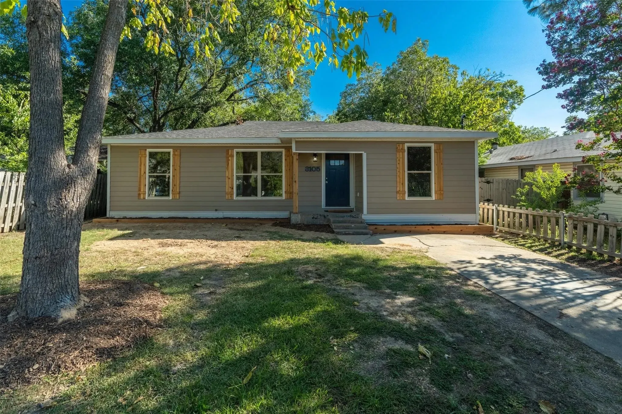 Single Family Residence For Rent in Hunt County , 3105 Mitchell Street, Greenville, Texas 75402, 4 Bedroom, 2 Bathroom, Garage spaces, 1,594 Sqft, built in 1975, mls#21352823, Real Estate Agent in Greenville, Homes For Rent in Hunt county, Homes For Rent in Greenville, Realtor in Greenville Texas, Real Estate Brokerage Independent Realty Texas, Luminita Cordes Realtor