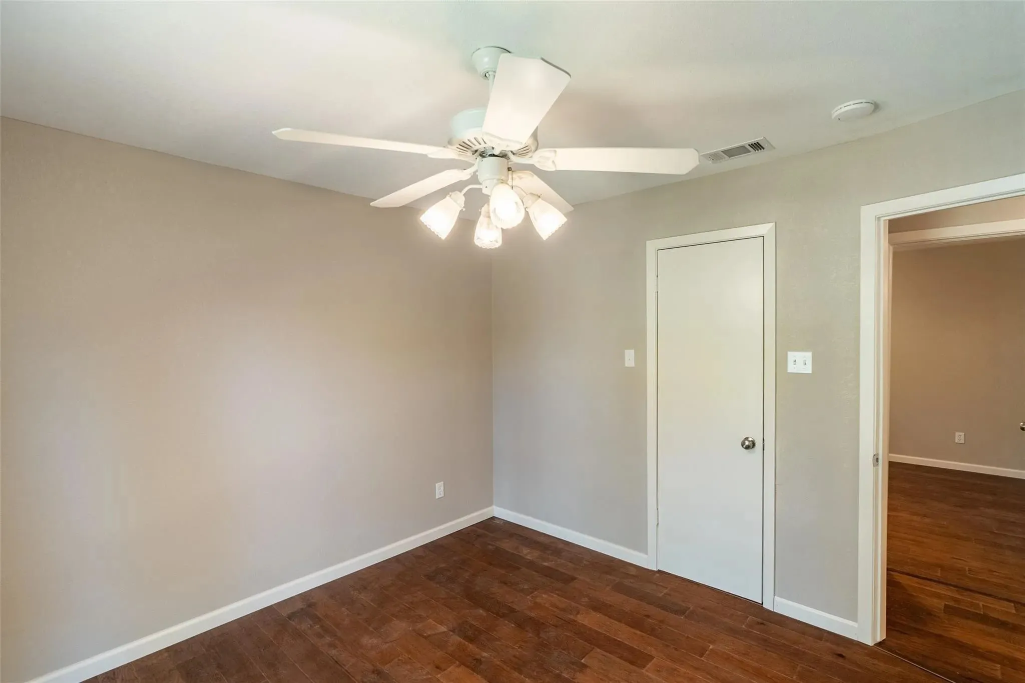 Single Family Residence For Rent in Hunt County , 3105 Mitchell Street, Greenville, Texas 75402, 4 Bedroom, 2 Bathroom, Garage spaces, 1,594 Sqft, built in 1975, mls#21352823, Real Estate Agent in Greenville, Homes For Rent in Hunt county, Homes For Rent in Greenville, Realtor in Greenville Texas, Real Estate Brokerage Independent Realty Texas, Luminita Cordes Realtor
