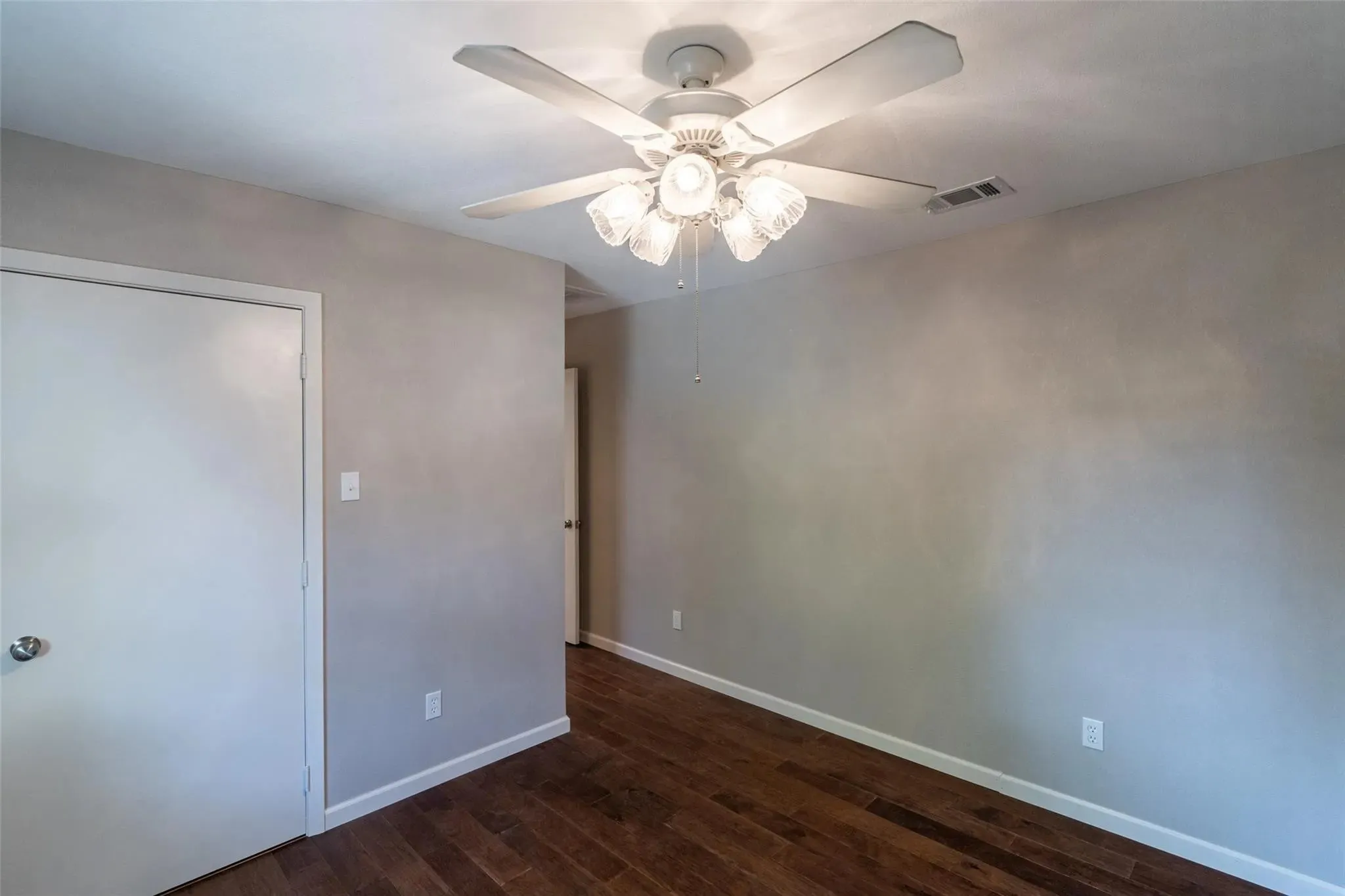 Single Family Residence For Rent in Hunt County , 3105 Mitchell Street, Greenville, Texas 75402, 4 Bedroom, 2 Bathroom, Garage spaces, 1,594 Sqft, built in 1975, mls#21352823, Real Estate Agent in Greenville, Homes For Rent in Hunt county, Homes For Rent in Greenville, Realtor in Greenville Texas, Real Estate Brokerage Independent Realty Texas, Luminita Cordes Realtor