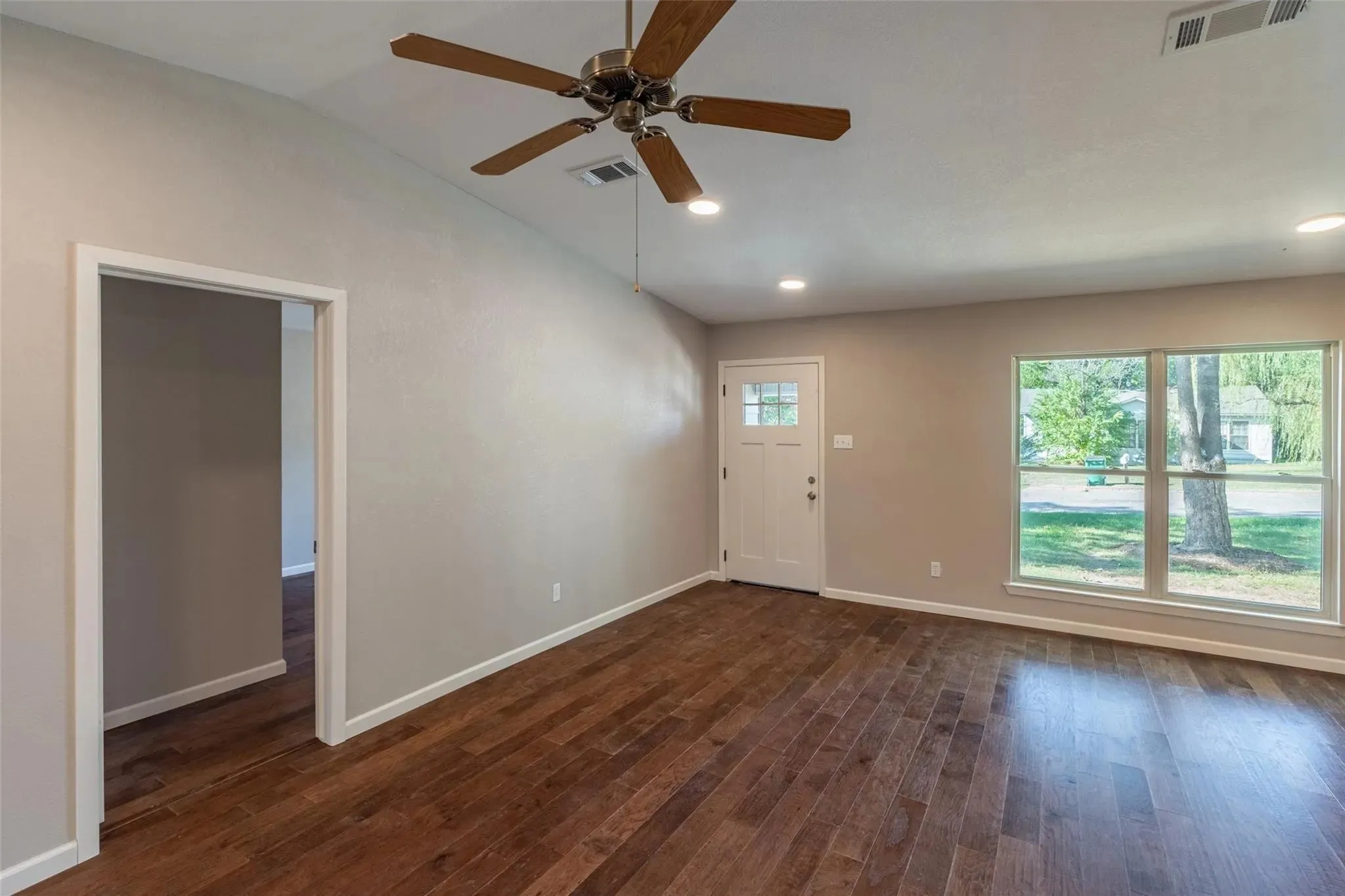Single Family Residence For Rent in Hunt County , 3105 Mitchell Street, Greenville, Texas 75402, 4 Bedroom, 2 Bathroom, Garage spaces, 1,594 Sqft, built in 1975, mls#21352823, Real Estate Agent in Greenville, Homes For Rent in Hunt county, Homes For Rent in Greenville, Realtor in Greenville Texas, Real Estate Brokerage Independent Realty Texas, Luminita Cordes Realtor
