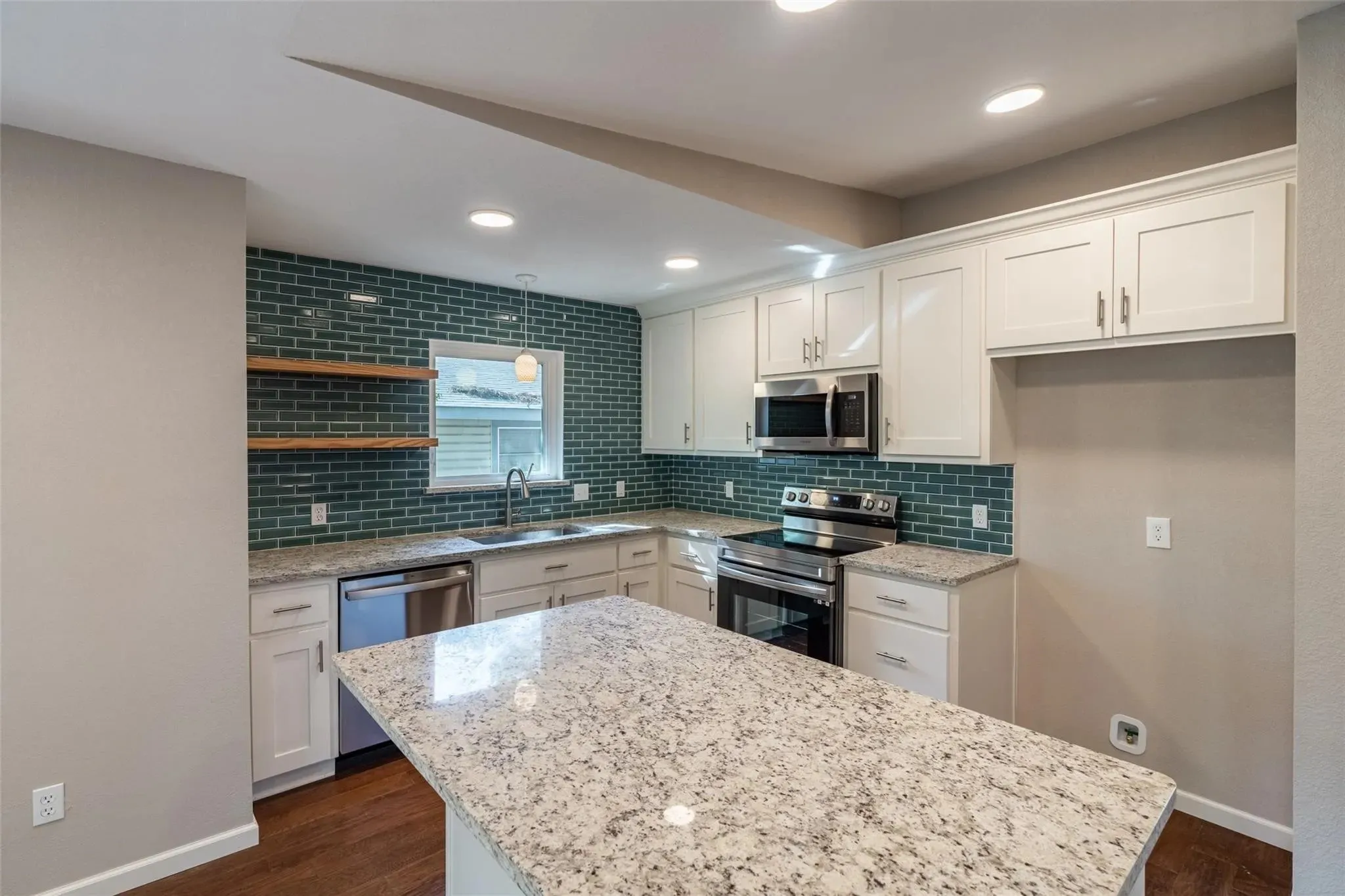 Single Family Residence For Rent in Hunt County , 3105 Mitchell Street, Greenville, Texas 75402, 4 Bedroom, 2 Bathroom, Garage spaces, 1,594 Sqft, built in 1975, mls#21352823, Real Estate Agent in Greenville, Homes For Rent in Hunt county, Homes For Rent in Greenville, Realtor in Greenville Texas, Real Estate Brokerage Independent Realty Texas, Luminita Cordes Realtor