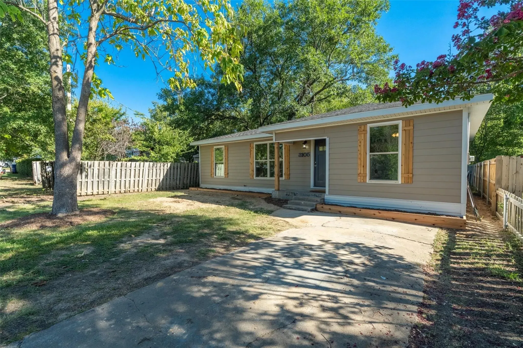 Single Family Residence For Rent in Hunt County , 3105 Mitchell Street, Greenville, Texas 75402, 4 Bedroom, 2 Bathroom, Garage spaces, 1,594 Sqft, built in 1975, mls#21352823, Real Estate Agent in Greenville, Homes For Rent in Hunt county, Homes For Rent in Greenville, Realtor in Greenville Texas, Real Estate Brokerage Independent Realty Texas, Luminita Cordes Realtor