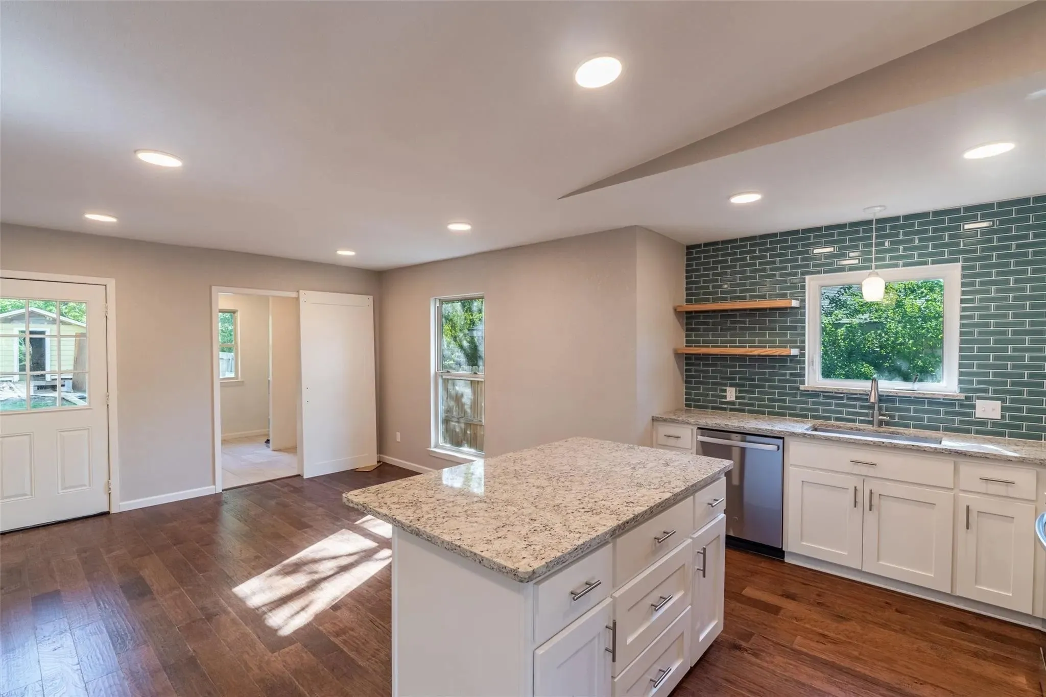 Single Family Residence For Rent in Hunt County , 3105 Mitchell Street, Greenville, Texas 75402, 4 Bedroom, 2 Bathroom, Garage spaces, 1,594 Sqft, built in 1975, mls#21352823, Real Estate Agent in Greenville, Homes For Rent in Hunt county, Homes For Rent in Greenville, Realtor in Greenville Texas, Real Estate Brokerage Independent Realty Texas, Luminita Cordes Realtor