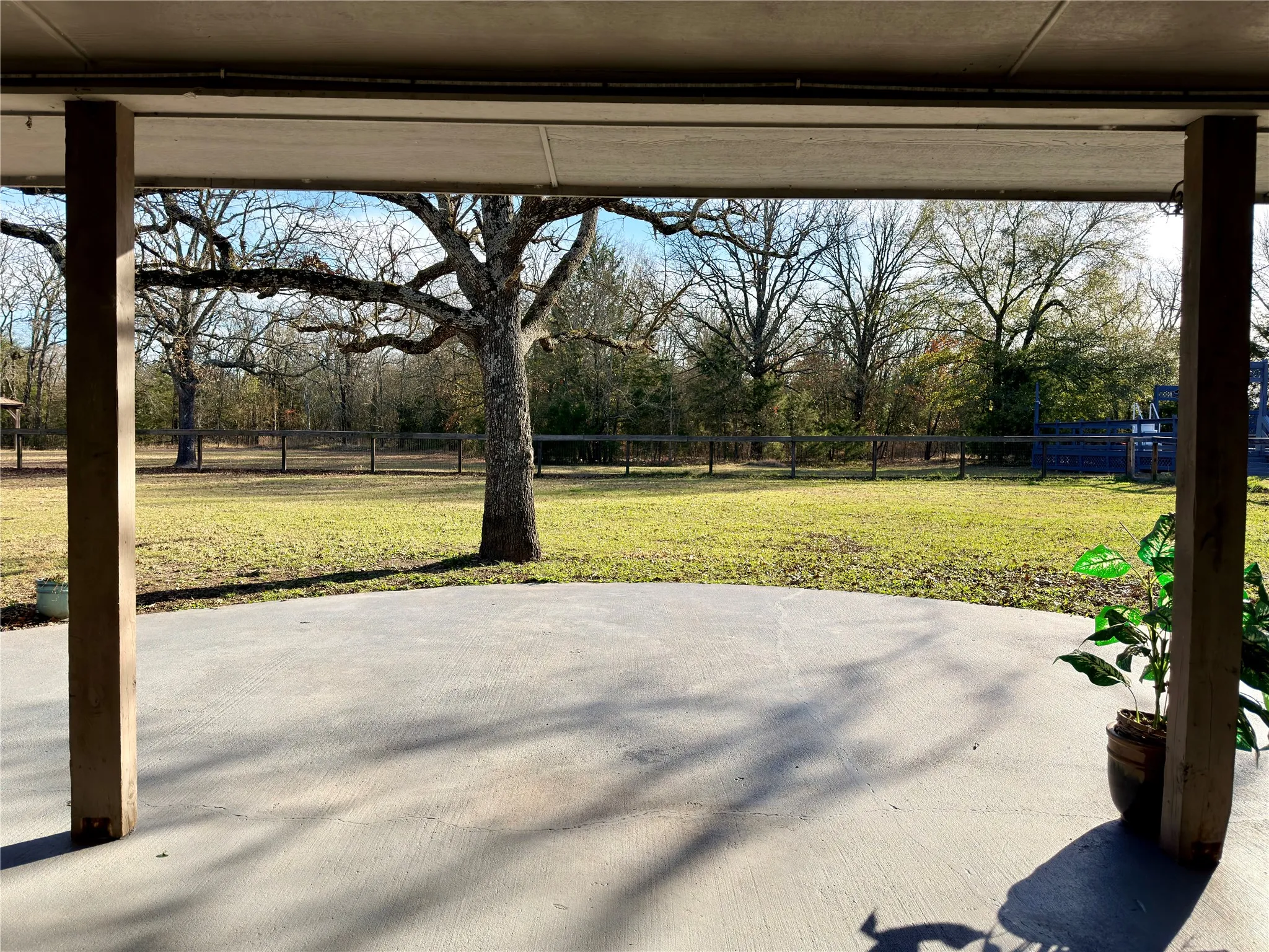 Single Family Residence For Sale in Henderson County , 29029 COUNTY ROAD 2100, Kemp, Texas 75143, 6 Bedroom, 4 Bathroom, Garage spaces, 4,340 Sqft, built in 1978, mls#21360133, Real Estate Agent in Kemp, Homes For Sale in Henderson county, Homes For Sale in Kemp, Realtor in Kemp Texas, Real Estate Brokerage Independent Realty Texas, Luminita Cordes Realtor