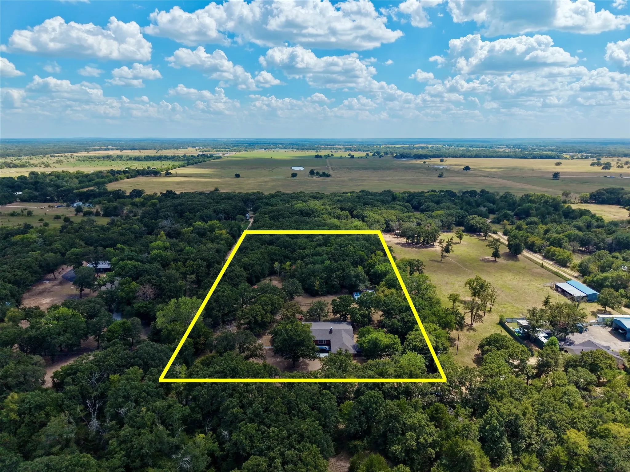 Single Family Residence For Sale in Henderson County , 29029 COUNTY ROAD 2100, Kemp, Texas 75143, 6 Bedroom, 4 Bathroom, Garage spaces, 4,340 Sqft, built in 1978, mls#21360133, Real Estate Agent in Kemp, Homes For Sale in Henderson county, Homes For Sale in Kemp, Realtor in Kemp Texas, Real Estate Brokerage Independent Realty Texas, Luminita Cordes Realtor