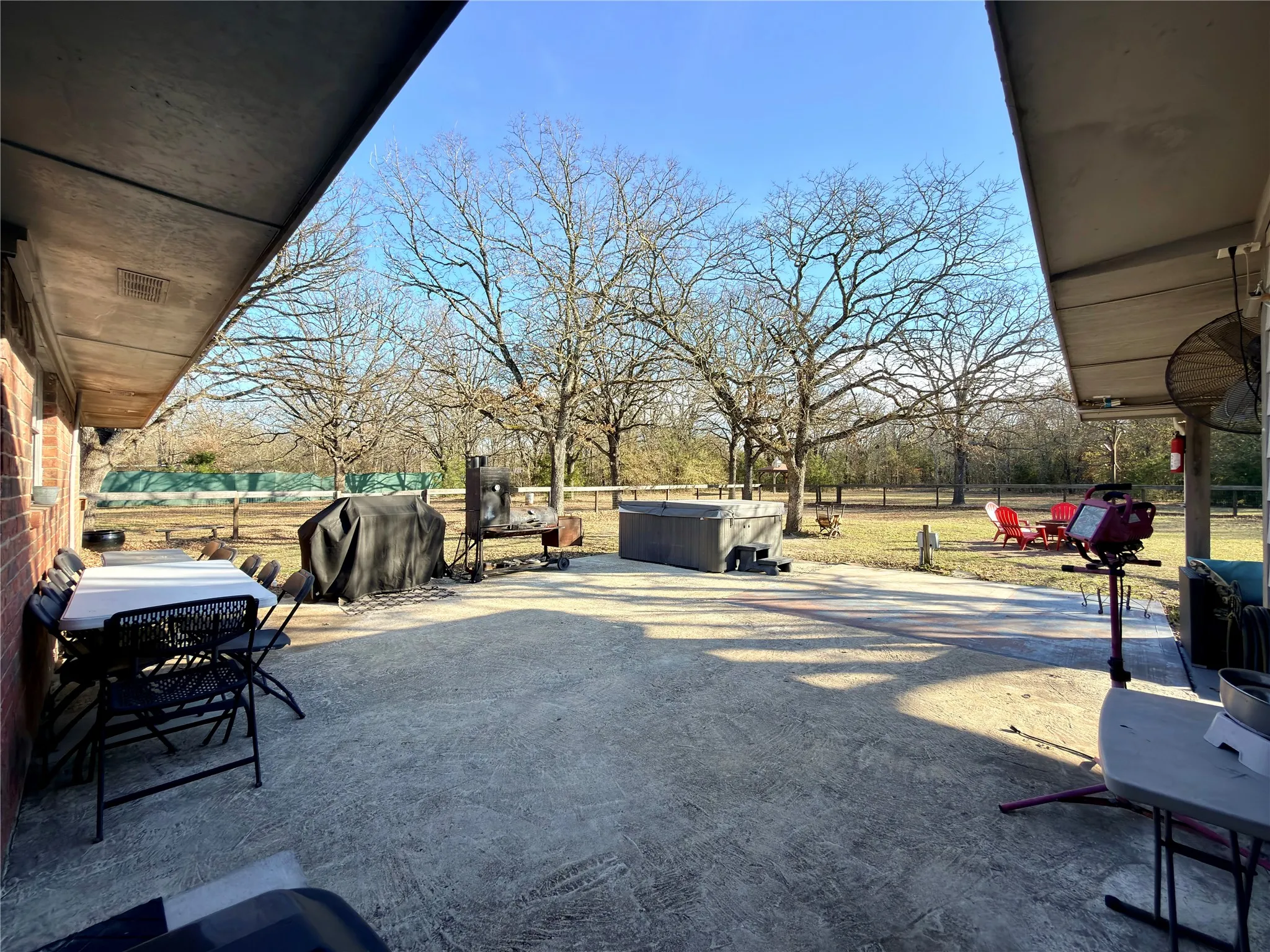 Single Family Residence For Sale in Henderson County , 29029 COUNTY ROAD 2100, Kemp, Texas 75143, 6 Bedroom, 4 Bathroom, Garage spaces, 4,340 Sqft, built in 1978, mls#21360133, Real Estate Agent in Kemp, Homes For Sale in Henderson county, Homes For Sale in Kemp, Realtor in Kemp Texas, Real Estate Brokerage Independent Realty Texas, Luminita Cordes Realtor