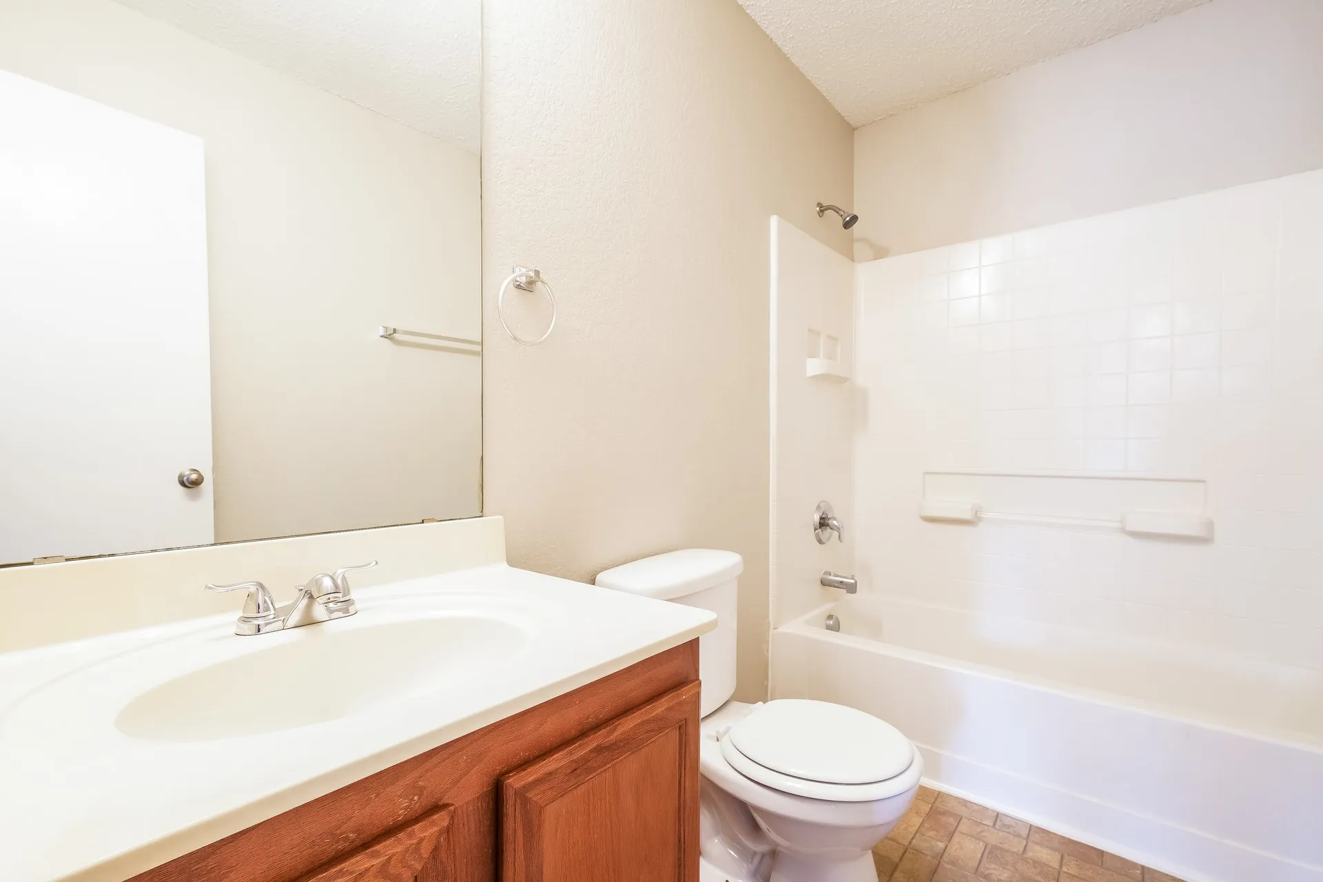 Single Family Residence For Rent in Dallas County , 3356 Mojave Drive, Dallas, Texas 75241, 3 Bedroom, 3 Bathroom, 2 Garage spaces, 2,088 Sqft, built in 2006, mls#21360138, Real Estate Agent in Dallas, Homes For Rent in Dallas county, Homes For Rent in Dallas, Realtor in Dallas Texas, Real Estate Brokerage Independent Realty Texas, Luminita Cordes Realtor