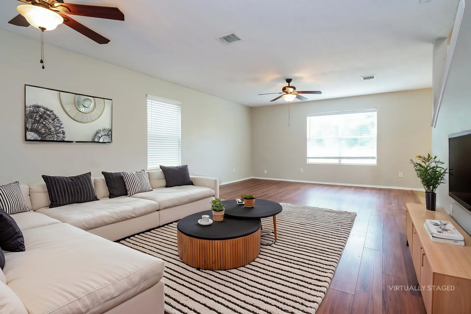 Single Family Residence For Rent in Dallas County , 3356 Mojave Drive, Dallas, Texas 75241, 3 Bedroom, 3 Bathroom, 2 Garage spaces, 2,088 Sqft, built in 2006, mls#21360138, Real Estate Agent in Dallas, Homes For Rent in Dallas county, Homes For Rent in Dallas, Realtor in Dallas Texas, Real Estate Brokerage Independent Realty Texas, Luminita Cordes Realtor