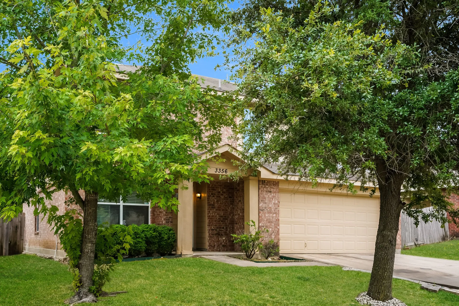 Single Family Residence For Rent in Dallas County , 3356 Mojave Drive, Dallas, Texas 75241, 3 Bedroom, 3 Bathroom, 2 Garage spaces, 2,088 Sqft, built in 2006, mls#21360138, Real Estate Agent in Dallas, Homes For Rent in Dallas county, Homes For Rent in Dallas, Realtor in Dallas Texas, Real Estate Brokerage Independent Realty Texas, Luminita Cordes Realtor