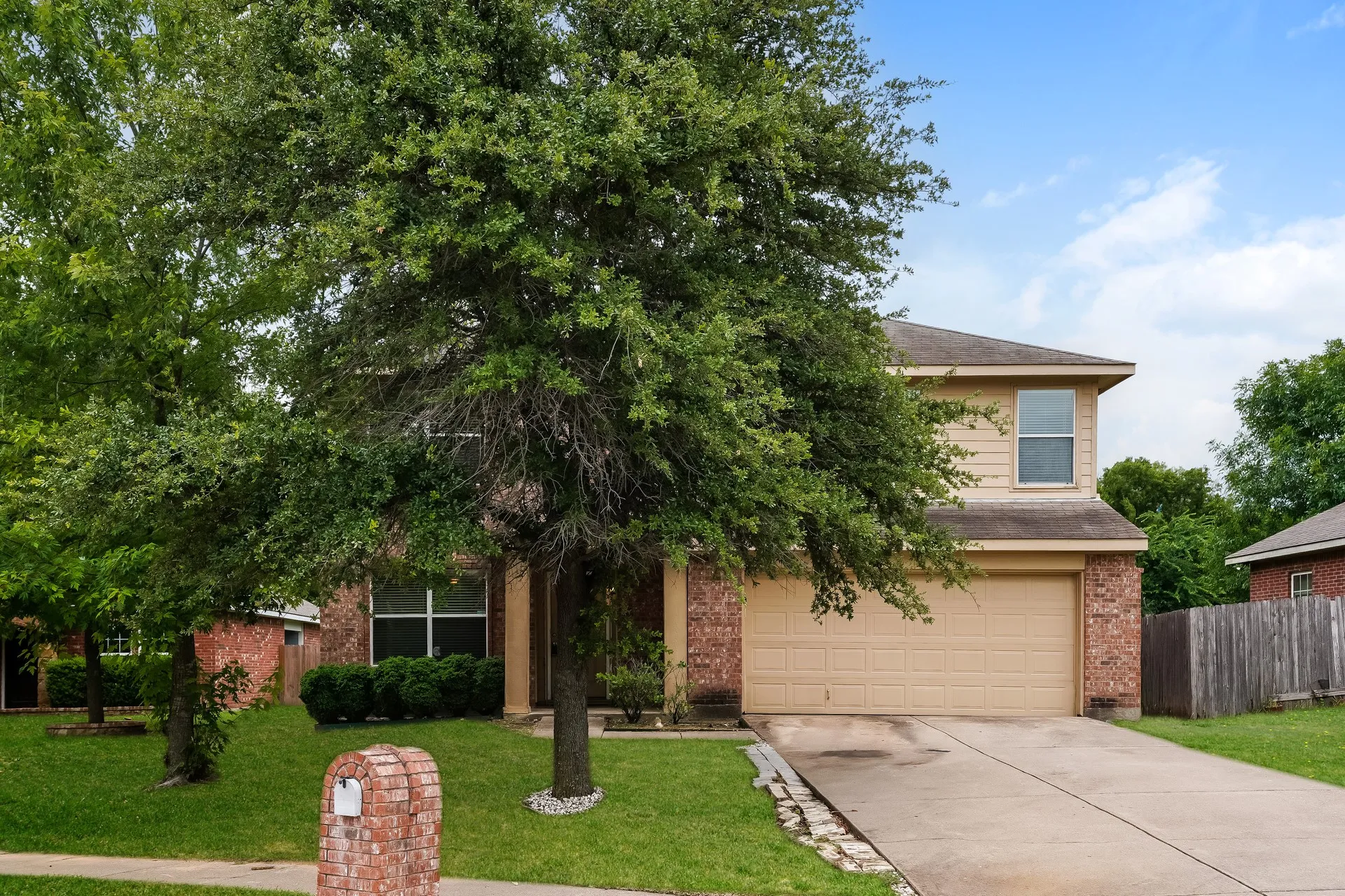 Single Family Residence For Rent in Dallas County , 3356 Mojave Drive, Dallas, Texas 75241, 3 Bedroom, 3 Bathroom, 2 Garage spaces, 2,088 Sqft, built in 2006, mls#21360138, Real Estate Agent in Dallas, Homes For Rent in Dallas county, Homes For Rent in Dallas, Realtor in Dallas Texas, Real Estate Brokerage Independent Realty Texas, Luminita Cordes Realtor