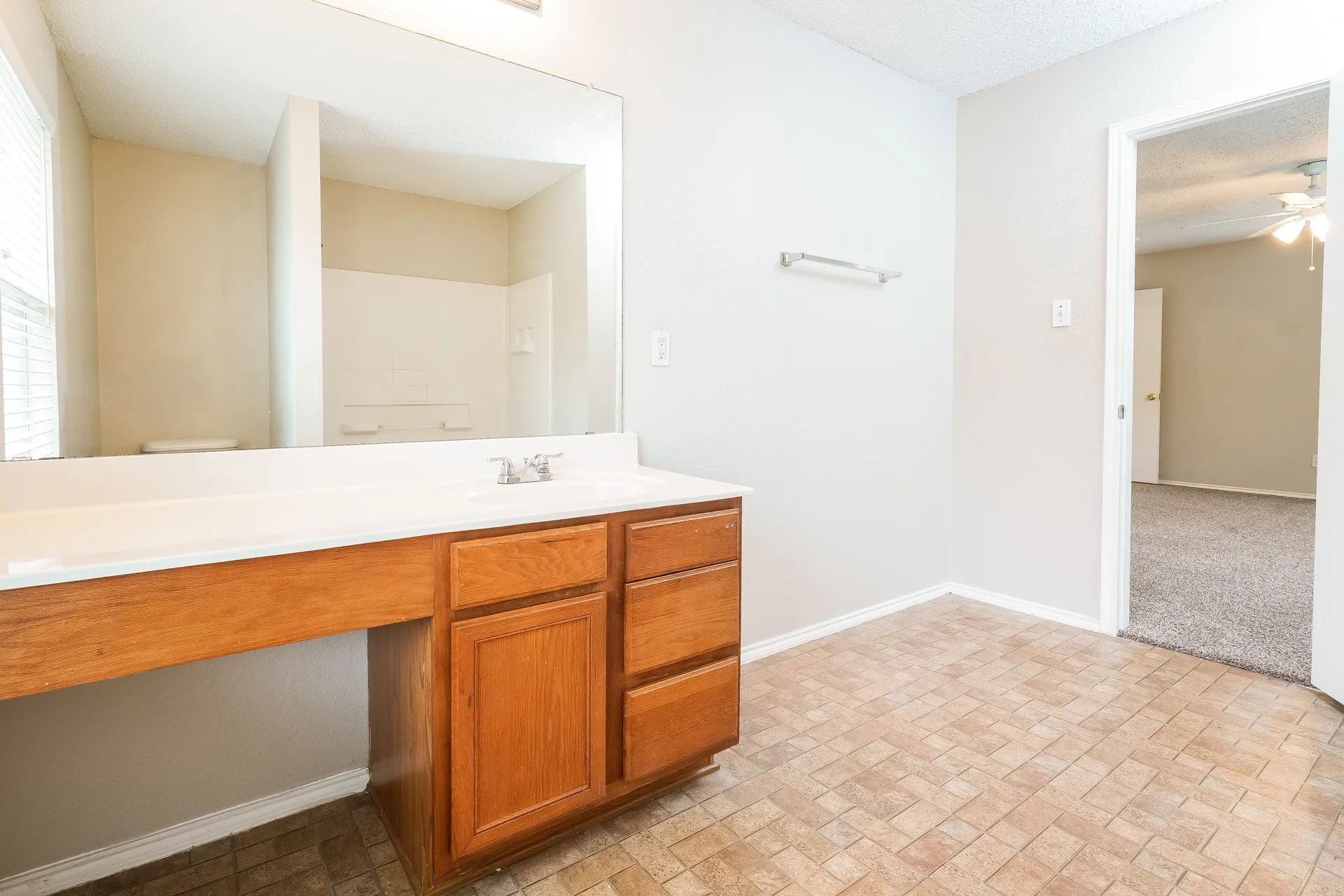 Single Family Residence For Rent in Dallas County , 3356 Mojave Drive, Dallas, Texas 75241, 3 Bedroom, 3 Bathroom, 2 Garage spaces, 2,088 Sqft, built in 2006, mls#21360138, Real Estate Agent in Dallas, Homes For Rent in Dallas county, Homes For Rent in Dallas, Realtor in Dallas Texas, Real Estate Brokerage Independent Realty Texas, Luminita Cordes Realtor