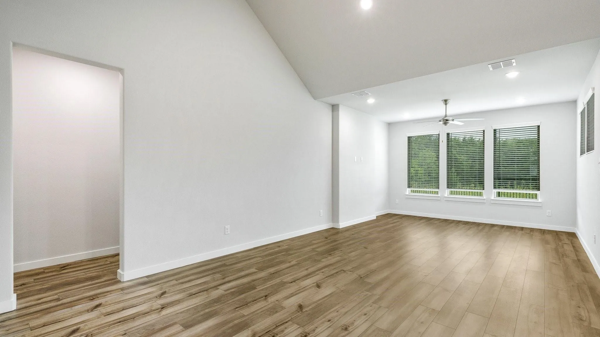 Single Family Residence For Rent in Collin County , 3815 Kenwood Drive, Princeton, Texas 75071, 5 Bedroom, 4 Bathroom, 2 Garage spaces, 3,319 Sqft, built in 2024, mls#21359306, Real Estate Agent in Princeton, Homes For Rent in Collin county, Homes For Rent in Princeton, Realtor in Princeton Texas, Real Estate Brokerage Independent Realty Texas, Luminita Cordes Realtor