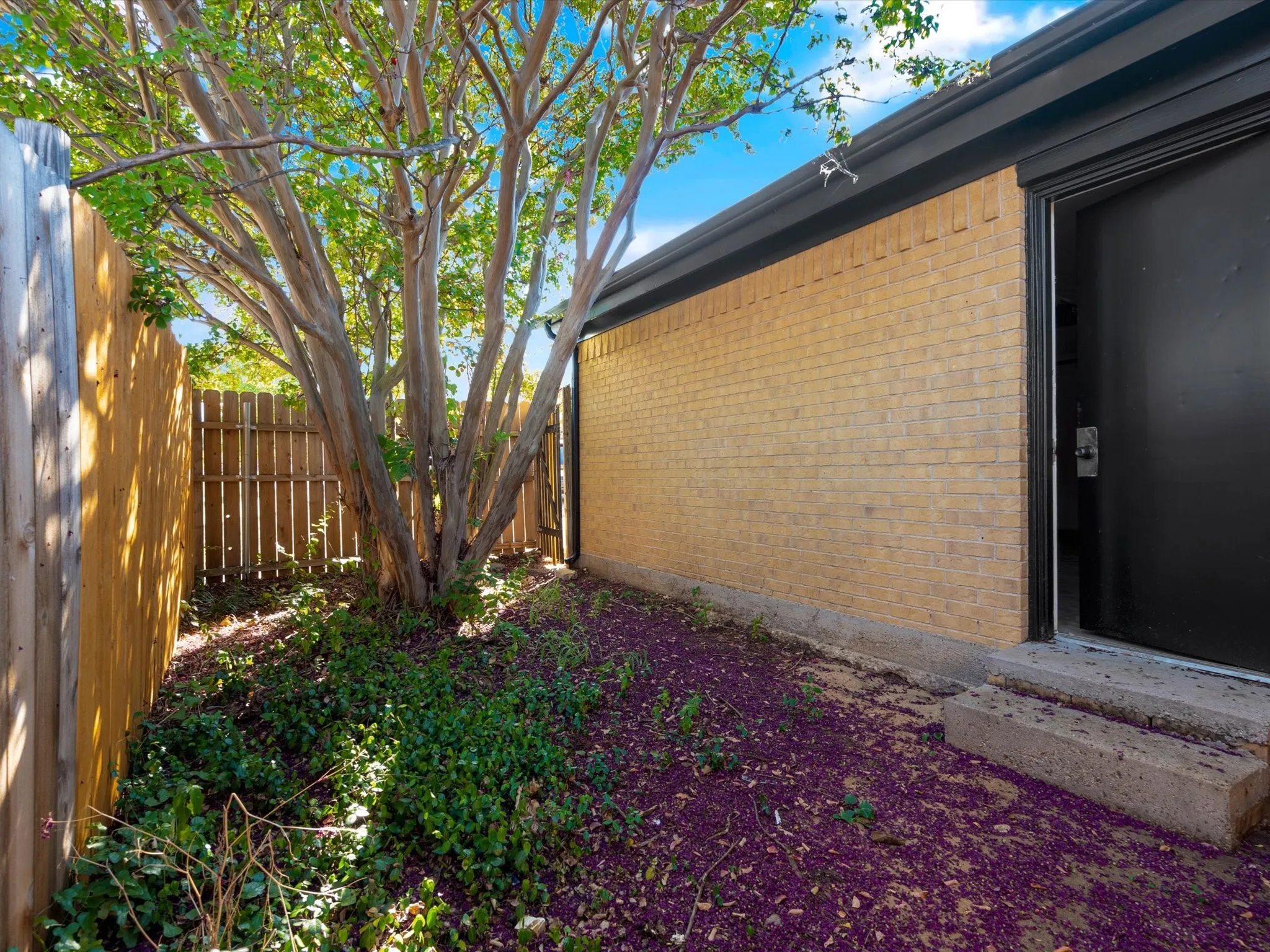 Duplex For Rent in Parker County , 1117 S Rusk Street 1115, Weatherford, Texas 76086, 3 Bedroom, 2 Bathroom, 2 Garage spaces, 1,565 Sqft, built in 1977, Price $1,800, mls#21336082, Real Estate Agent in Weatherford, Homes For Rent in Parker county, Homes For Rent in Weatherford, Realtor in Weatherford Texas, Real Estate Brokerage Independent Realty Texas, Luminita Cordes Realtor