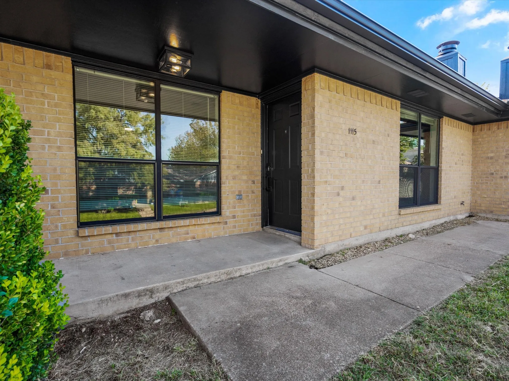 Duplex For Rent in Parker County , 1117 S Rusk Street 1115, Weatherford, Texas 76086, 3 Bedroom, 2 Bathroom, 2 Garage spaces, 1,565 Sqft, built in 1977, Price $1,800, mls#21336082, Real Estate Agent in Weatherford, Homes For Rent in Parker county, Homes For Rent in Weatherford, Realtor in Weatherford Texas, Real Estate Brokerage Independent Realty Texas, Luminita Cordes Realtor