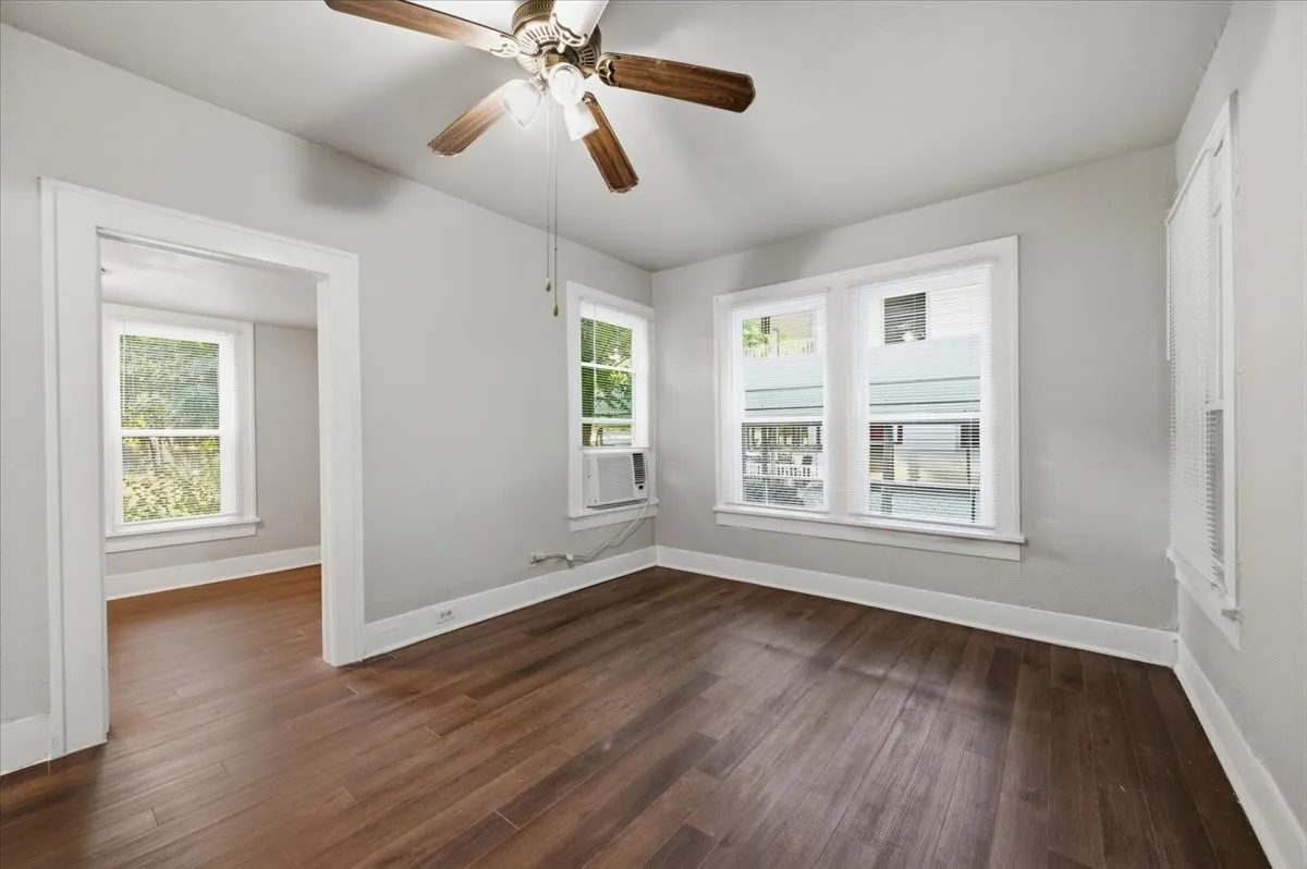 Triplex For Rent in Ellis County , 711 Brown Street A, Waxahachie, Texas 75165, 2 Bedroom, 1 Bathroom, Garage spaces, 725 Sqft, built in 1935, mls#21358940, Real Estate Agent in Waxahachie, Homes For Rent in Ellis county, Homes For Rent in Waxahachie, Realtor in Waxahachie Texas, Real Estate Brokerage Independent Realty Texas, Luminita Cordes Realtor