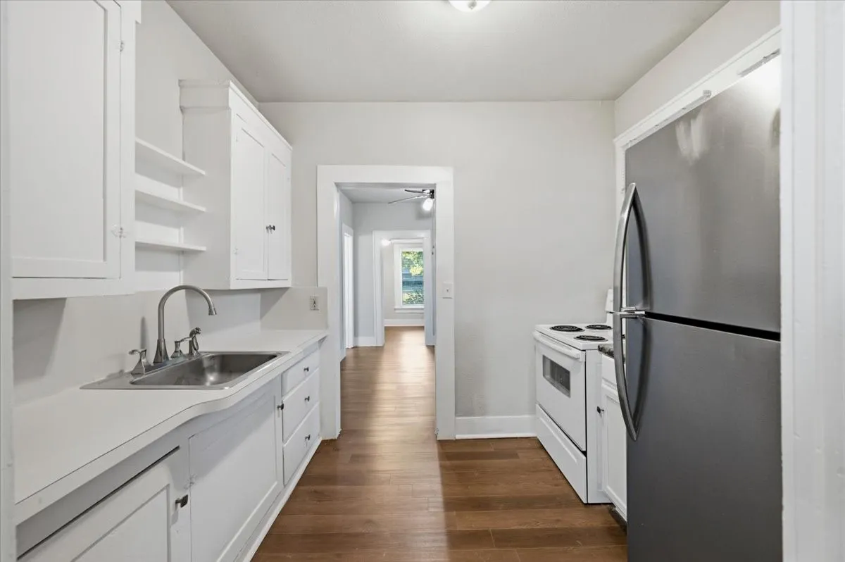 Triplex For Rent in Ellis County , 711 Brown Street A, Waxahachie, Texas 75165, 2 Bedroom, 1 Bathroom, Garage spaces, 725 Sqft, built in 1935, mls#21358940, Real Estate Agent in Waxahachie, Homes For Rent in Ellis county, Homes For Rent in Waxahachie, Realtor in Waxahachie Texas, Real Estate Brokerage Independent Realty Texas, Luminita Cordes Realtor