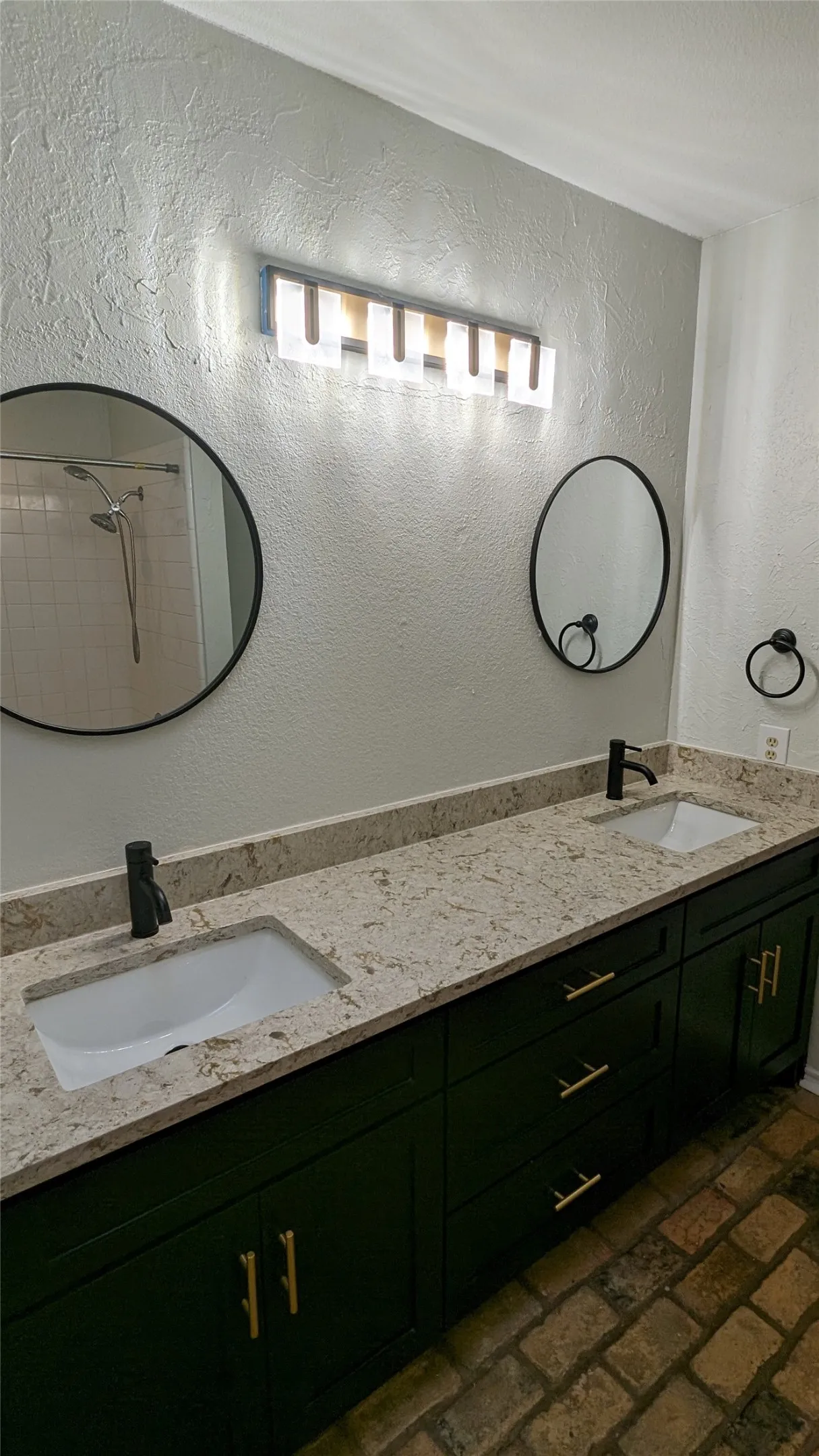 Single Family Residence For Rent in Denton County , 2706 Parkview Drive, Corinth, Texas 76210, 3 Bedroom, 2 Bathroom, 2 Garage spaces, 1,424 Sqft, built in 1986, mls#21359553, Real Estate Agent in Corinth, Homes For Rent in Denton county, Homes For Rent in Corinth, Realtor in Corinth Texas, Real Estate Brokerage Independent Realty Texas, Luminita Cordes Realtor