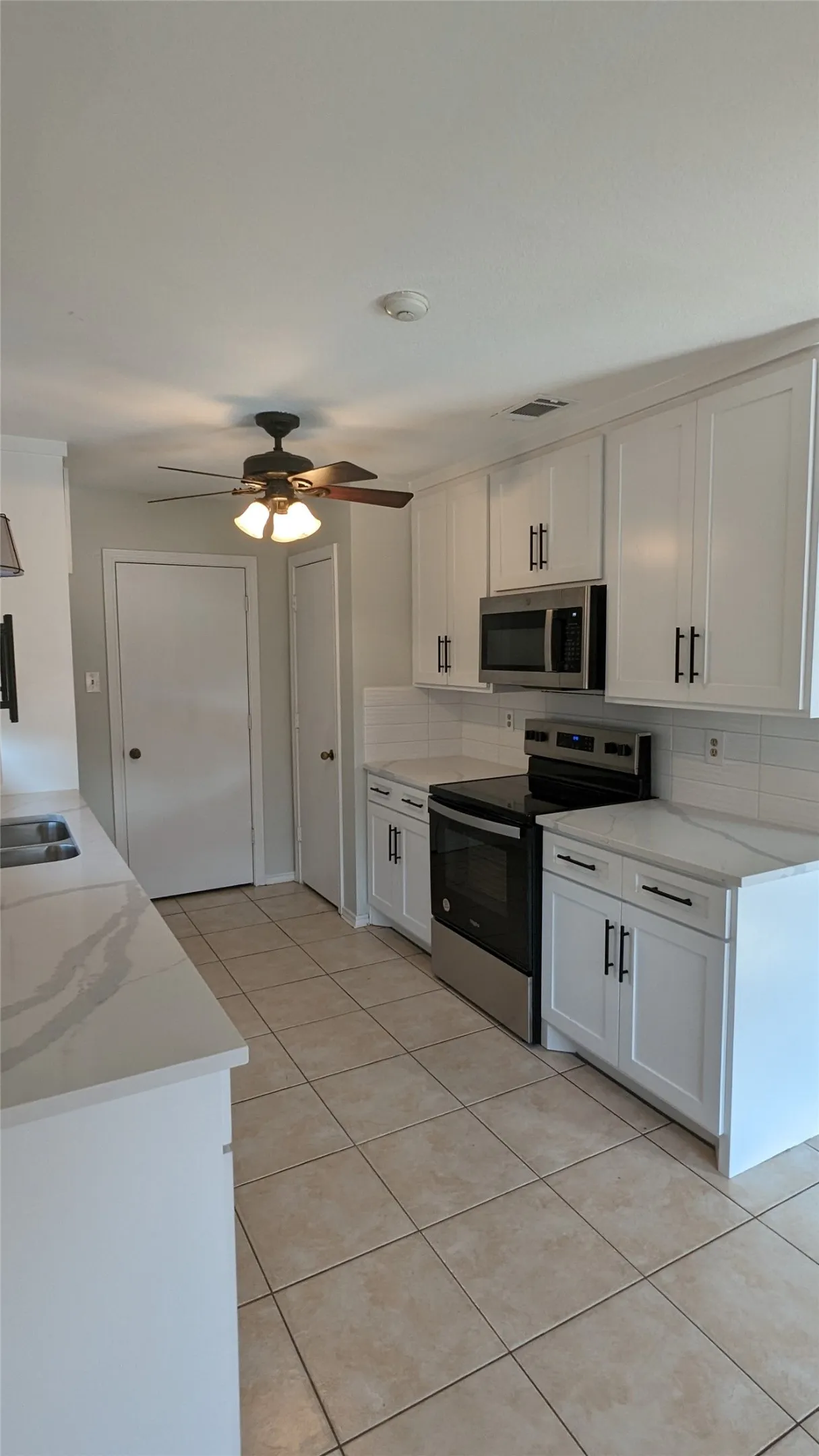 Single Family Residence For Rent in Denton County , 2706 Parkview Drive, Corinth, Texas 76210, 3 Bedroom, 2 Bathroom, 2 Garage spaces, 1,424 Sqft, built in 1986, mls#21359553, Real Estate Agent in Corinth, Homes For Rent in Denton county, Homes For Rent in Corinth, Realtor in Corinth Texas, Real Estate Brokerage Independent Realty Texas, Luminita Cordes Realtor