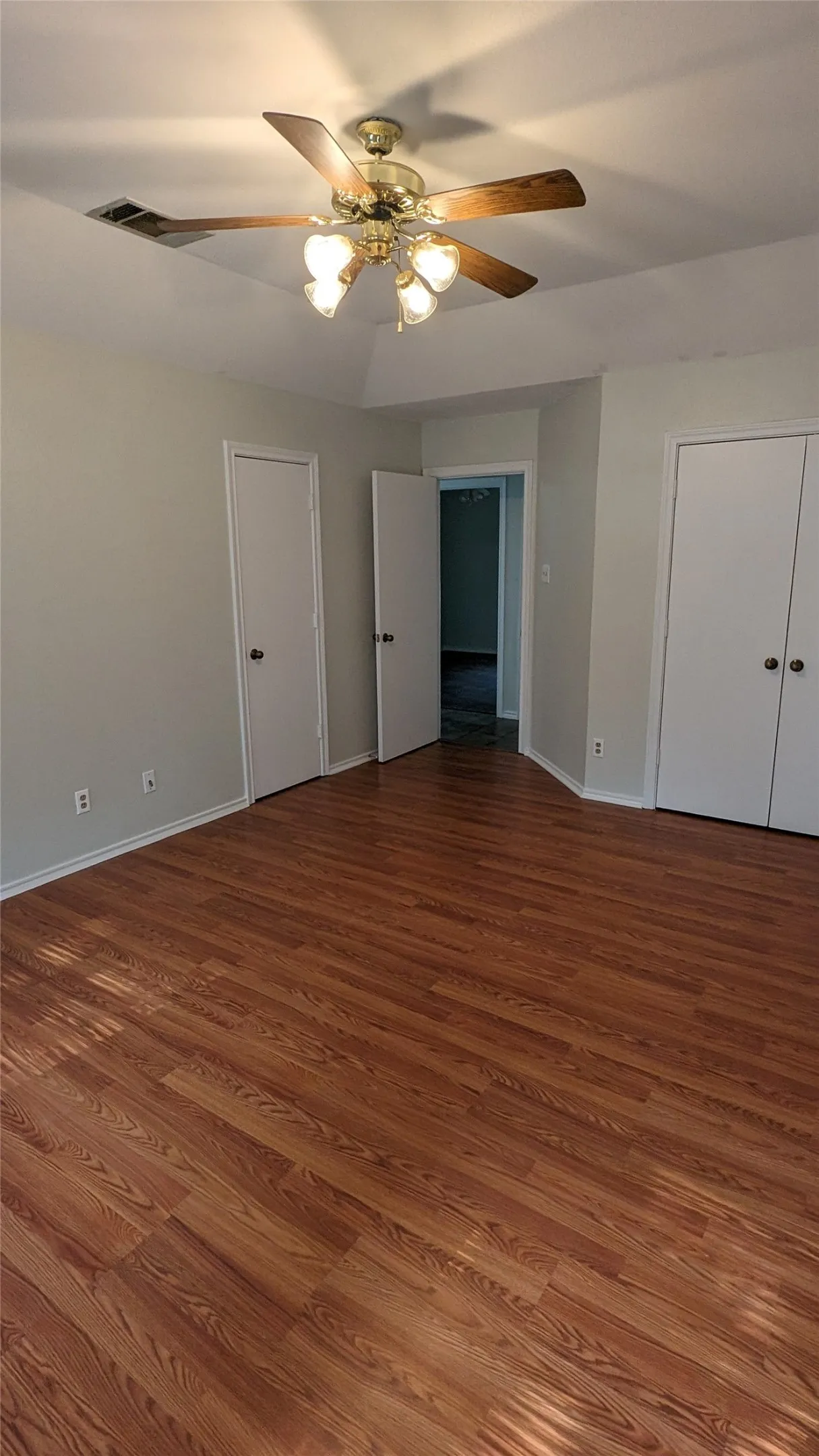 Single Family Residence For Rent in Denton County , 2706 Parkview Drive, Corinth, Texas 76210, 3 Bedroom, 2 Bathroom, 2 Garage spaces, 1,424 Sqft, built in 1986, mls#21359553, Real Estate Agent in Corinth, Homes For Rent in Denton county, Homes For Rent in Corinth, Realtor in Corinth Texas, Real Estate Brokerage Independent Realty Texas, Luminita Cordes Realtor
