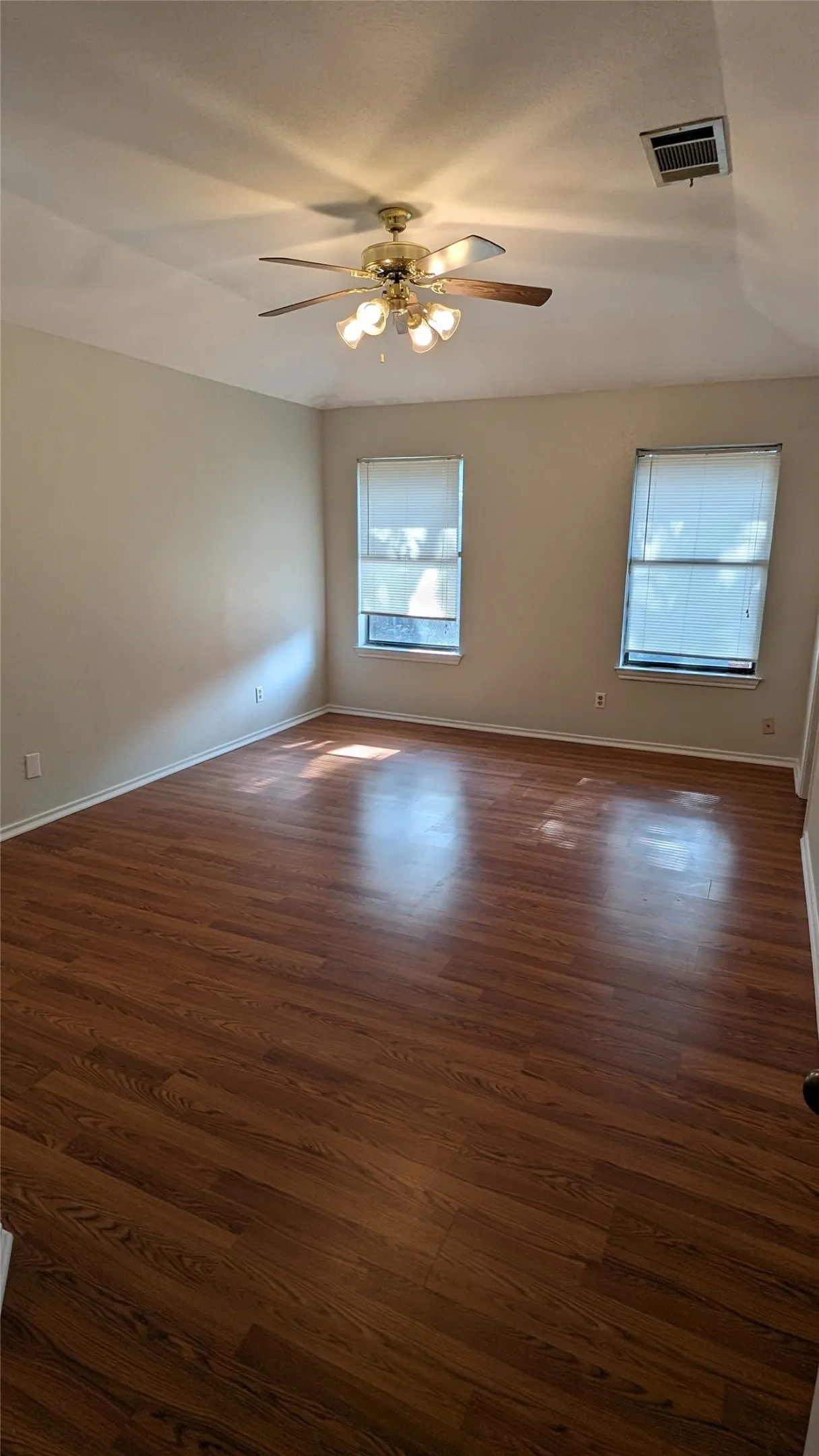 Single Family Residence For Rent in Denton County , 2706 Parkview Drive, Corinth, Texas 76210, 3 Bedroom, 2 Bathroom, 2 Garage spaces, 1,424 Sqft, built in 1986, mls#21359553, Real Estate Agent in Corinth, Homes For Rent in Denton county, Homes For Rent in Corinth, Realtor in Corinth Texas, Real Estate Brokerage Independent Realty Texas, Luminita Cordes Realtor