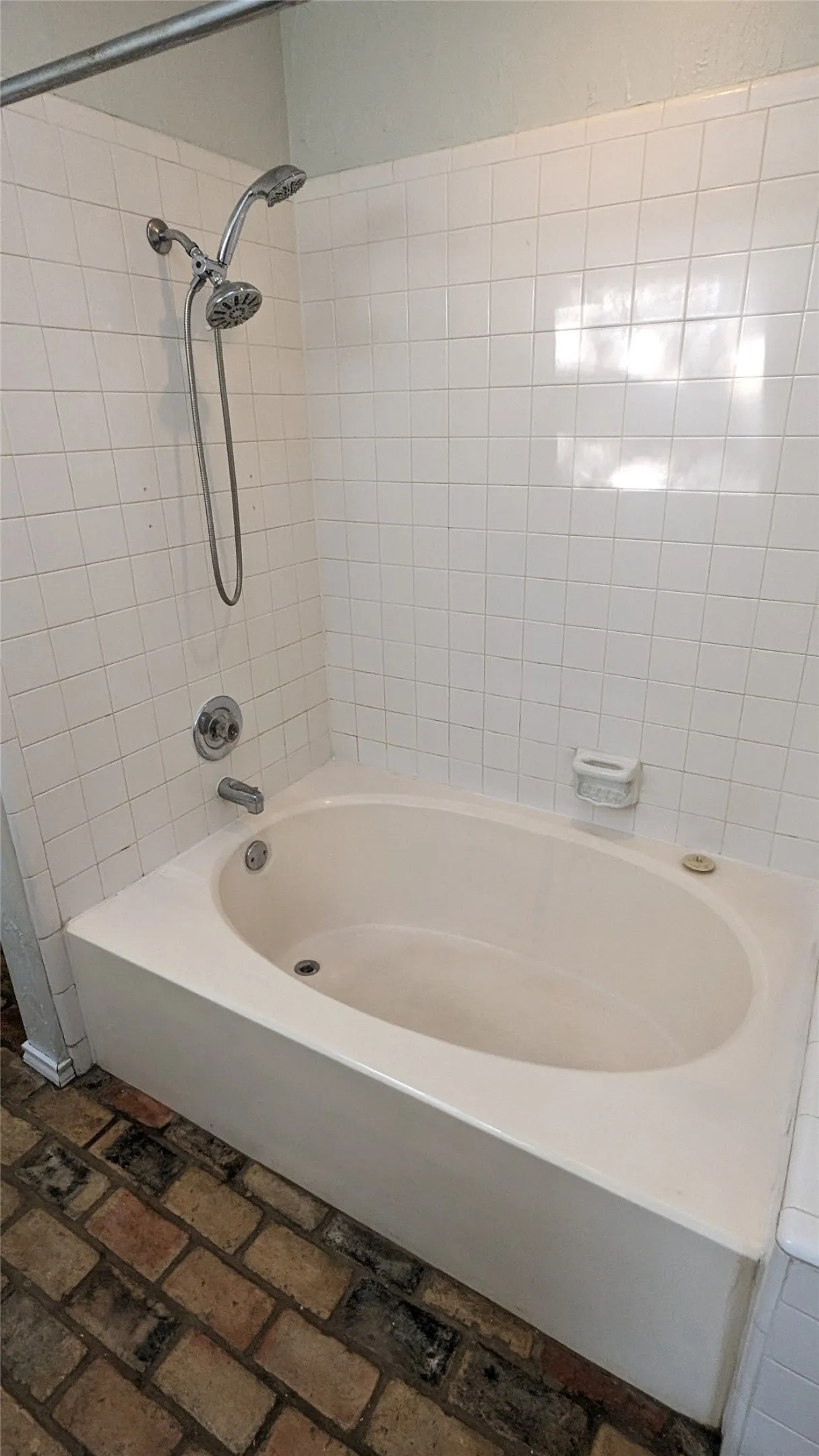 Single Family Residence For Rent in Denton County , 2706 Parkview Drive, Corinth, Texas 76210, 3 Bedroom, 2 Bathroom, 2 Garage spaces, 1,424 Sqft, built in 1986, mls#21359553, Real Estate Agent in Corinth, Homes For Rent in Denton county, Homes For Rent in Corinth, Realtor in Corinth Texas, Real Estate Brokerage Independent Realty Texas, Luminita Cordes Realtor