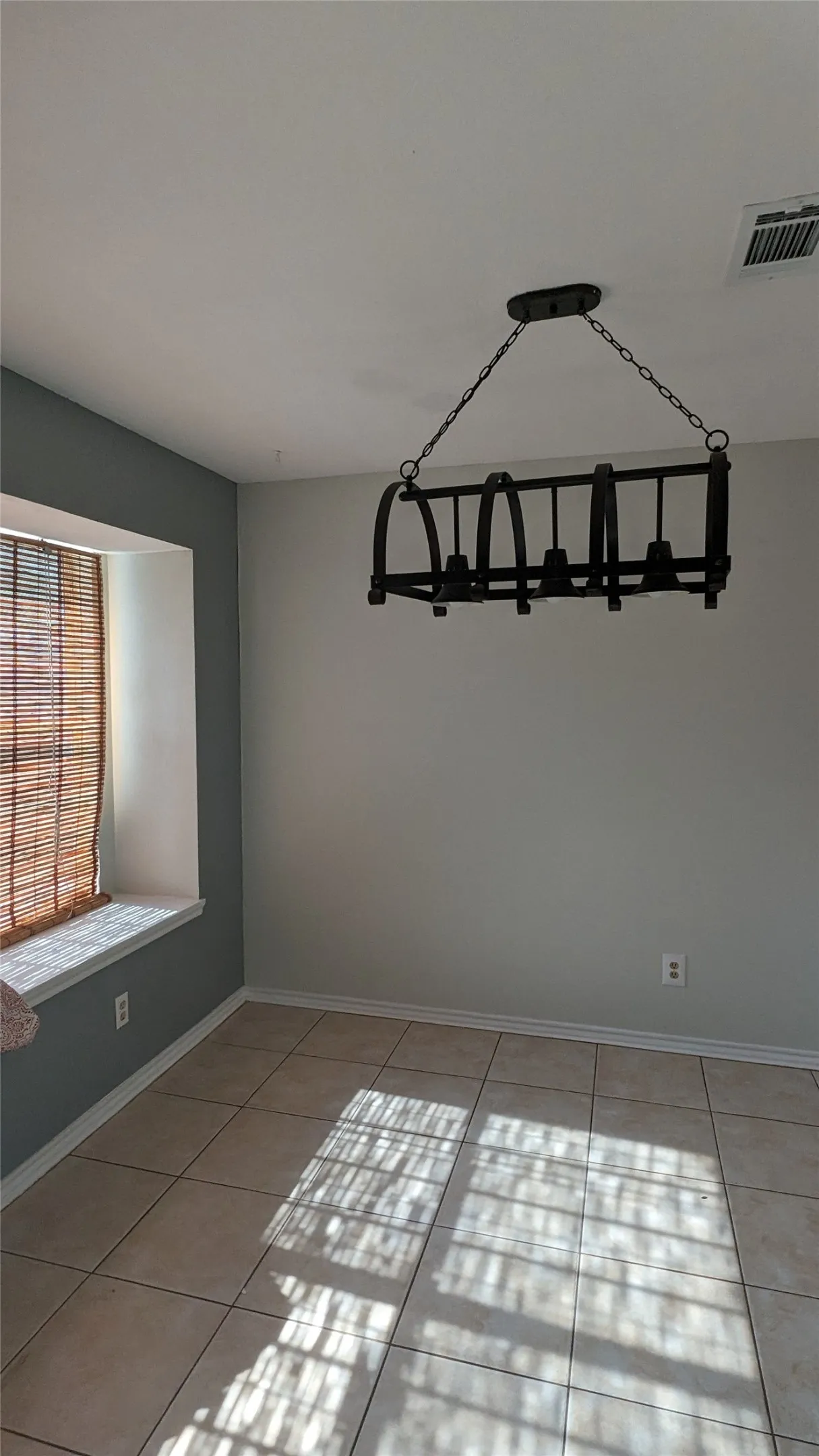 Single Family Residence For Rent in Denton County , 2706 Parkview Drive, Corinth, Texas 76210, 3 Bedroom, 2 Bathroom, 2 Garage spaces, 1,424 Sqft, built in 1986, mls#21359553, Real Estate Agent in Corinth, Homes For Rent in Denton county, Homes For Rent in Corinth, Realtor in Corinth Texas, Real Estate Brokerage Independent Realty Texas, Luminita Cordes Realtor