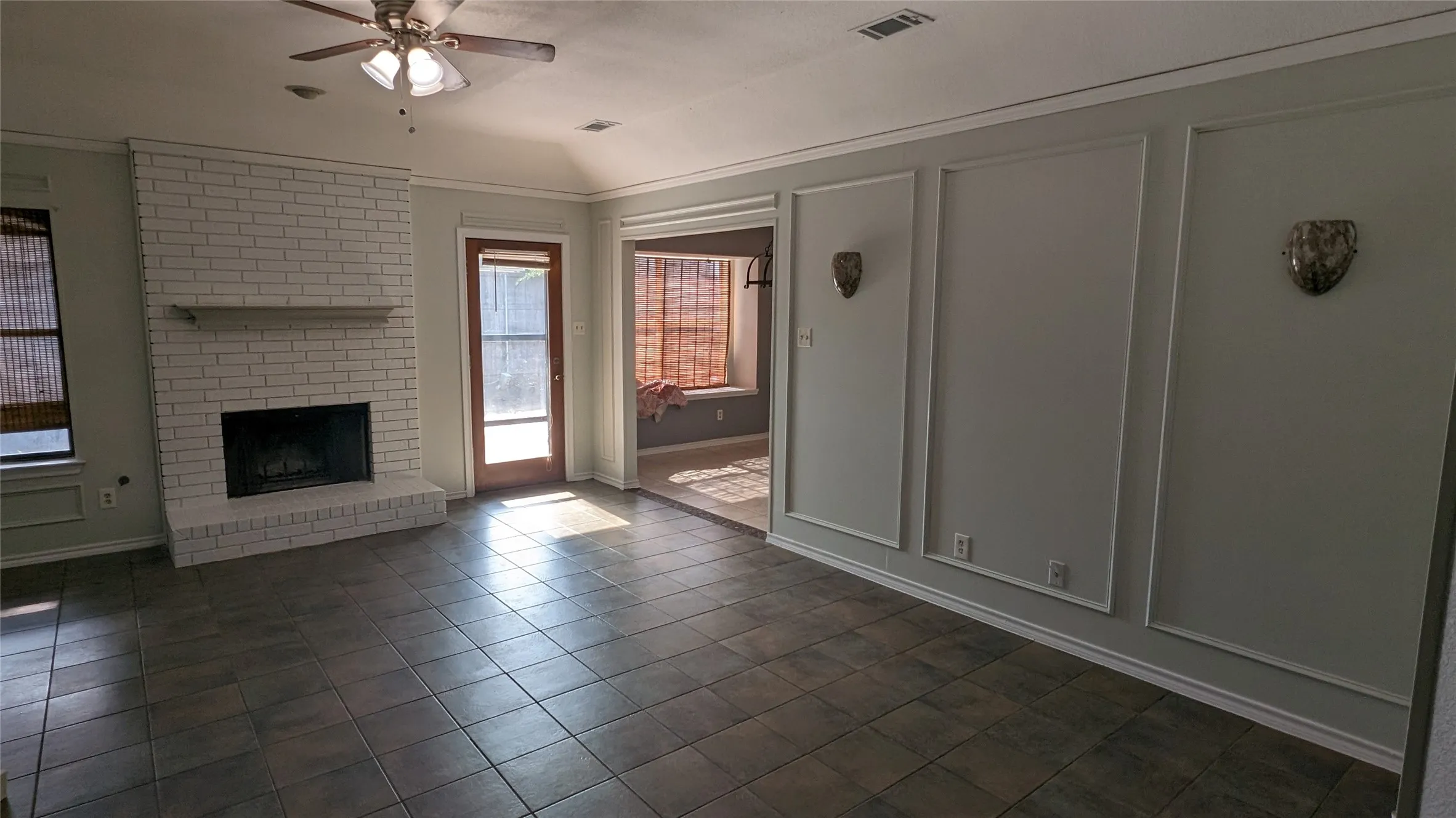 Single Family Residence For Rent in Denton County , 2706 Parkview Drive, Corinth, Texas 76210, 3 Bedroom, 2 Bathroom, 2 Garage spaces, 1,424 Sqft, built in 1986, mls#21359553, Real Estate Agent in Corinth, Homes For Rent in Denton county, Homes For Rent in Corinth, Realtor in Corinth Texas, Real Estate Brokerage Independent Realty Texas, Luminita Cordes Realtor