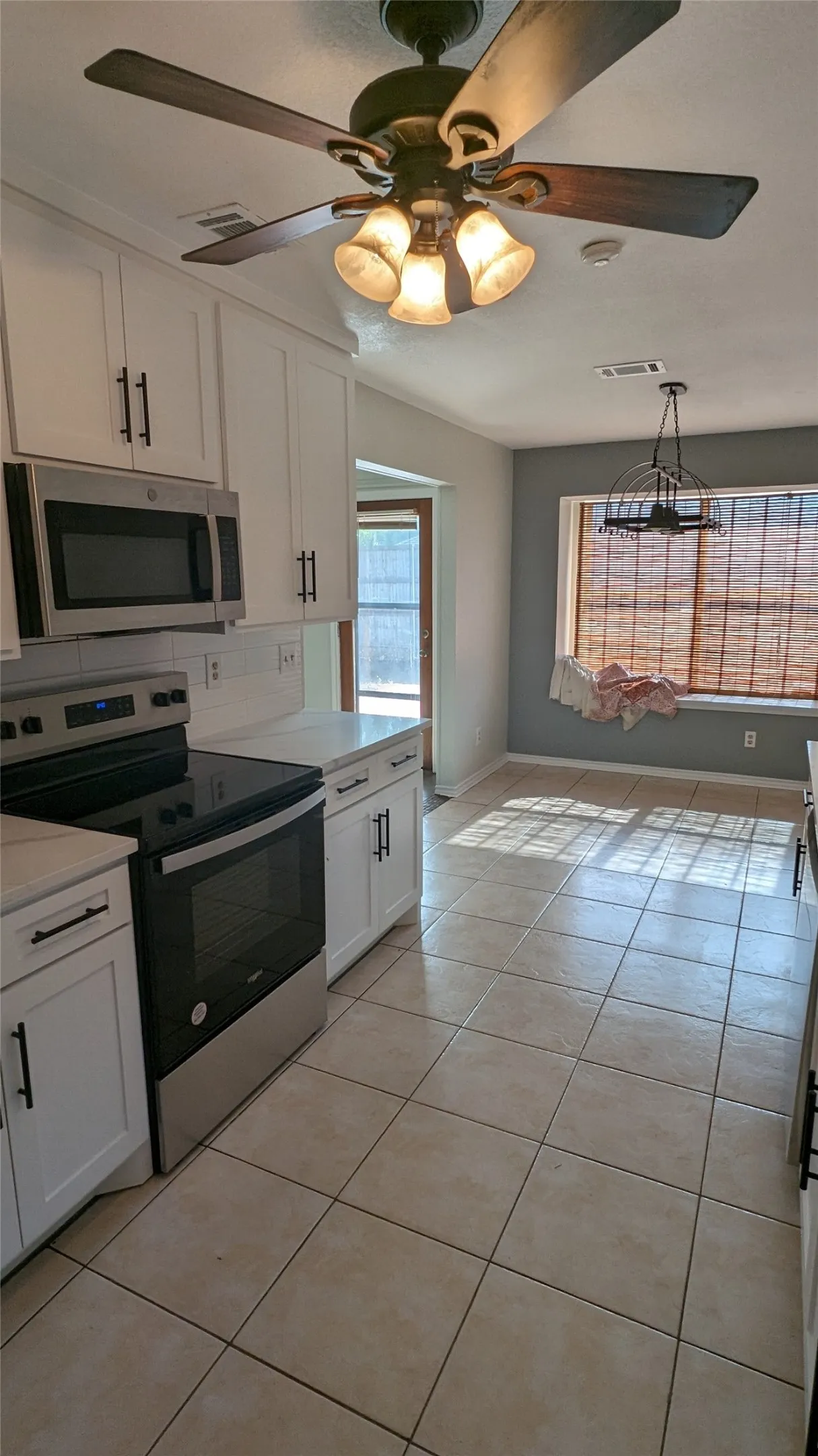 Single Family Residence For Rent in Denton County , 2706 Parkview Drive, Corinth, Texas 76210, 3 Bedroom, 2 Bathroom, 2 Garage spaces, 1,424 Sqft, built in 1986, mls#21359553, Real Estate Agent in Corinth, Homes For Rent in Denton county, Homes For Rent in Corinth, Realtor in Corinth Texas, Real Estate Brokerage Independent Realty Texas, Luminita Cordes Realtor