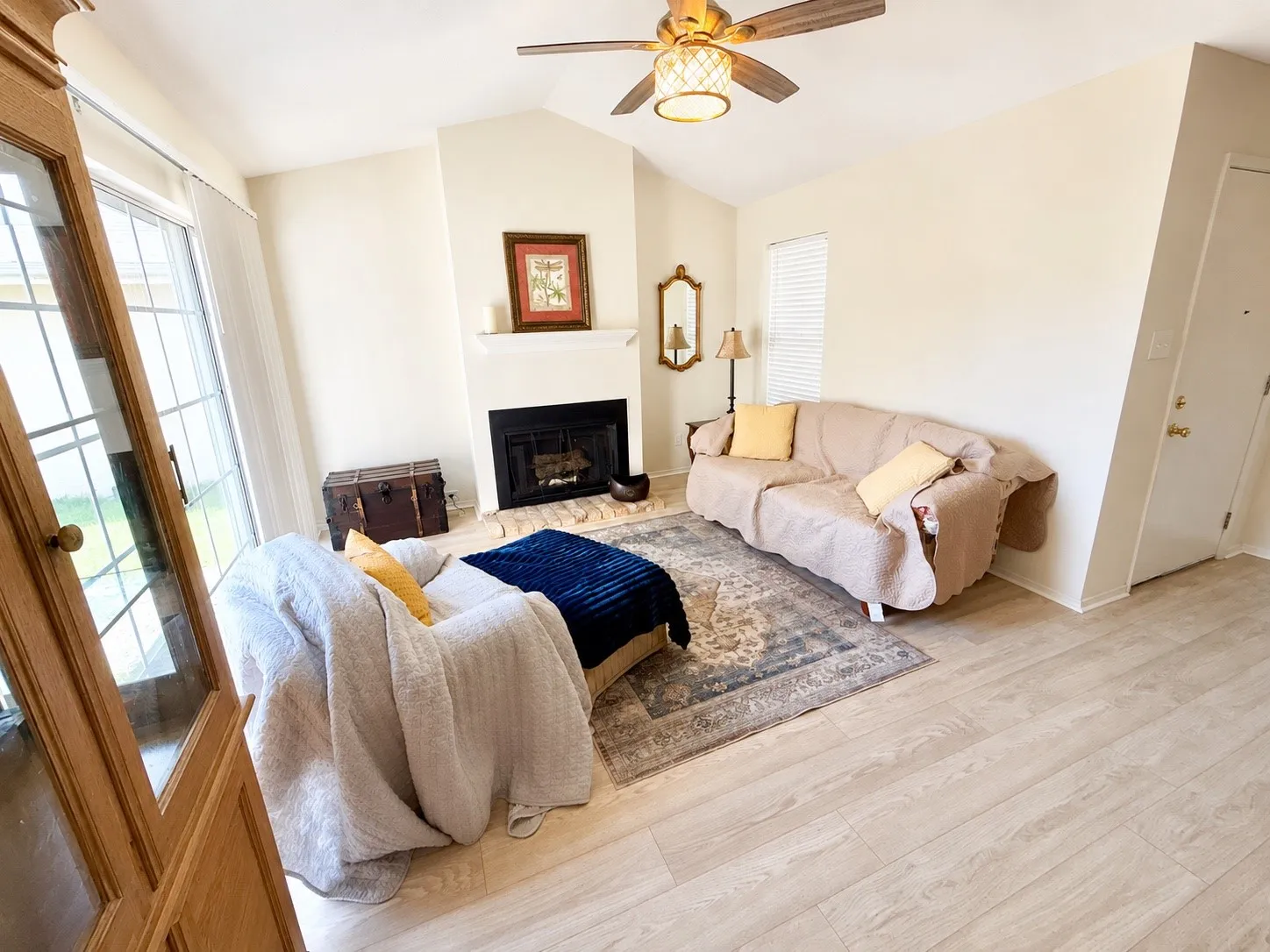 Single Family Residence For Sale in Dallas County , 5536 Club Crest Drive, Mesquite, Texas 75150, 2 Bedroom, 2 Bathroom, 1 Garage spaces, 1,155 Sqft, built in 1983, mls#21360067, Real Estate Agent in Mesquite, Homes For Sale in Dallas county, Homes For Sale in Mesquite, Realtor in Mesquite Texas, Real Estate Brokerage Independent Realty Texas, Luminita Cordes Realtor