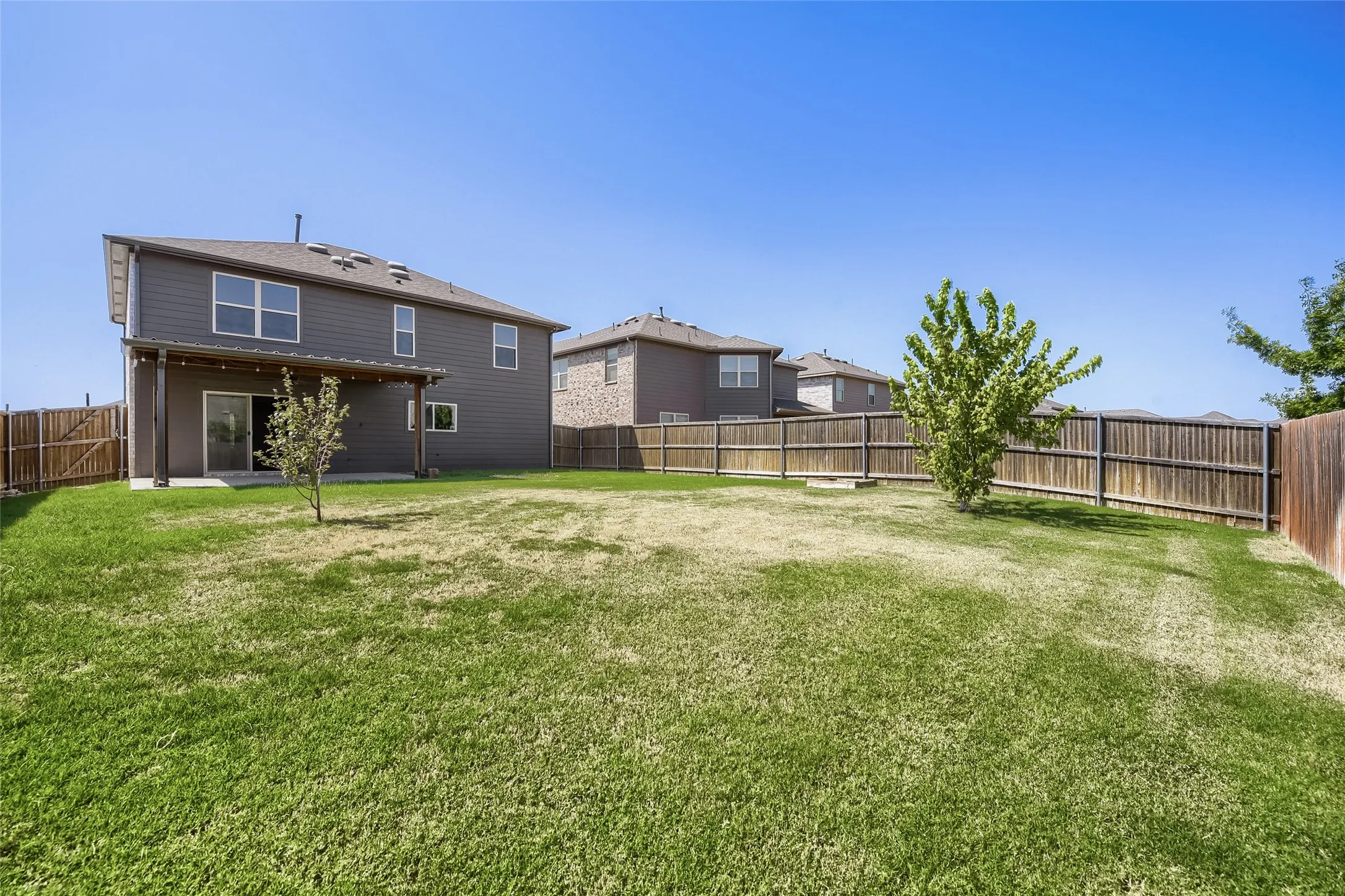 Single Family Residence For Sale in Tarrant County , 2008 Sun Star Drive, Haslet, Texas 76052, 3 Bedroom, 3 Bathroom, 2 Garage spaces, 2,274 Sqft, built in 2021, mls#21358026, Real Estate Agent in Haslet, Homes For Sale in Tarrant county, Homes For Sale in Haslet, Realtor in Haslet Texas, Real Estate Brokerage Independent Realty Texas, Luminita Cordes Realtor